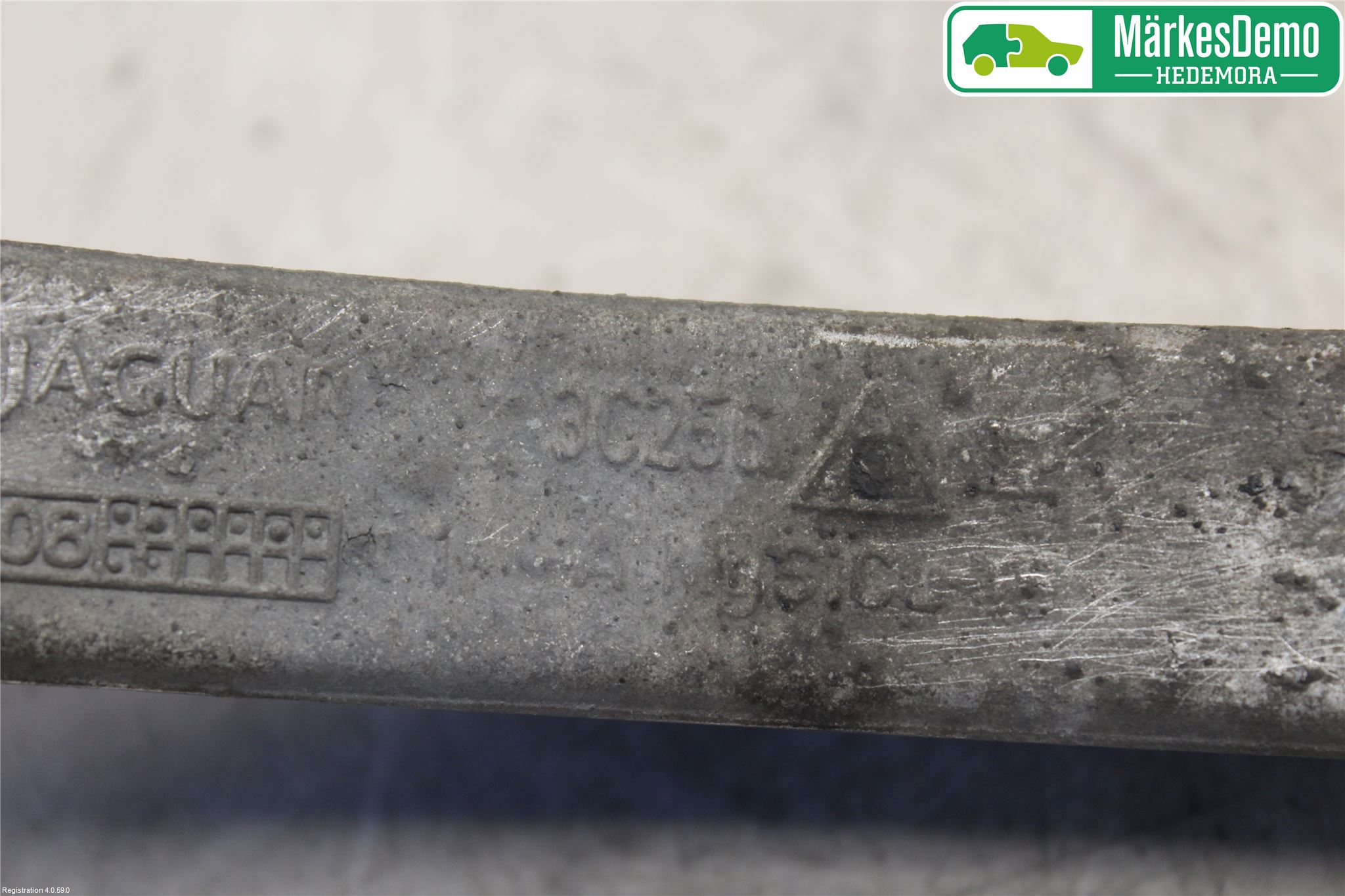 Jaguar XF 08-15 Bärarm Fram Undre Hö