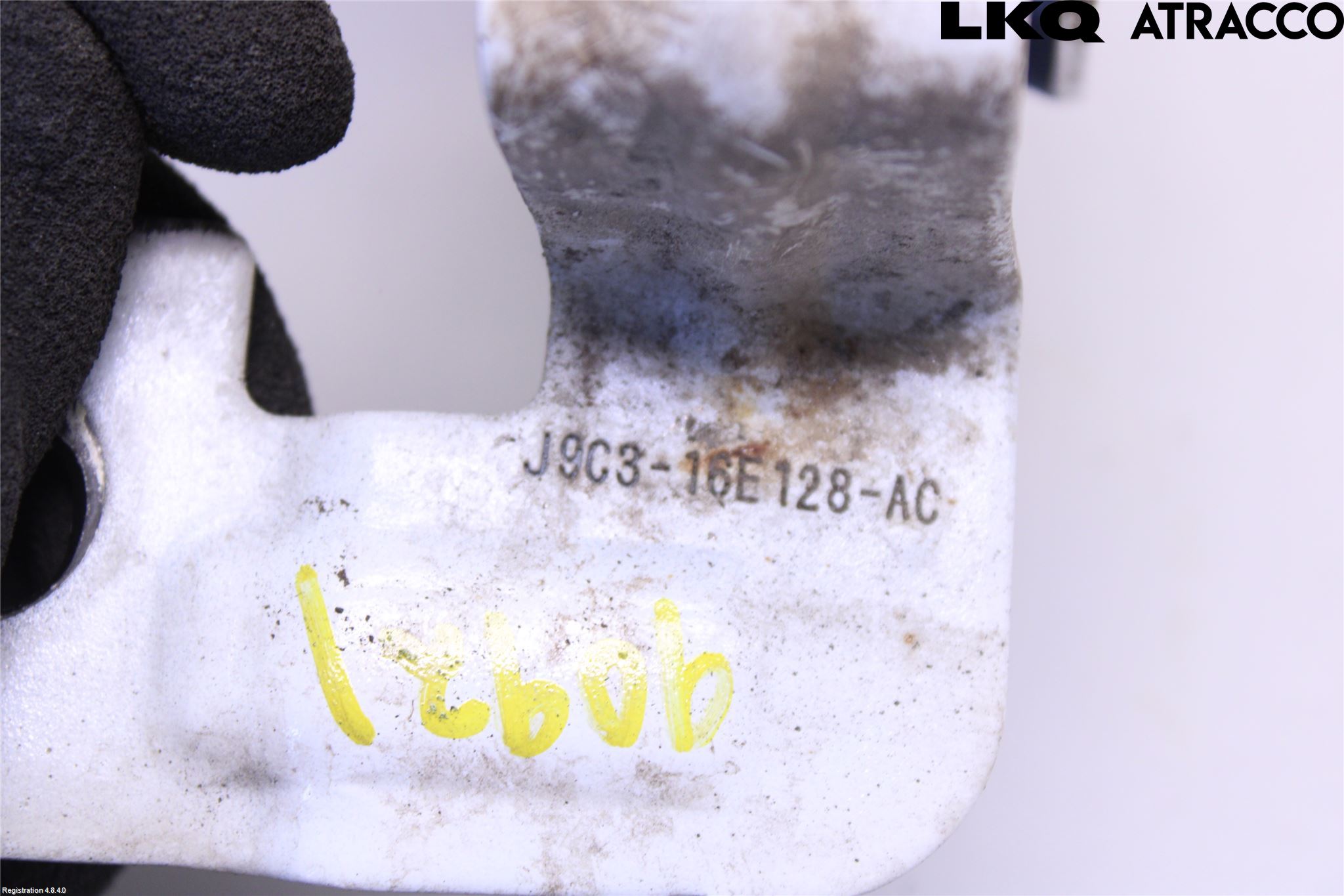 Jaguar E-PACE 17- Skärmfäste Fram Hö