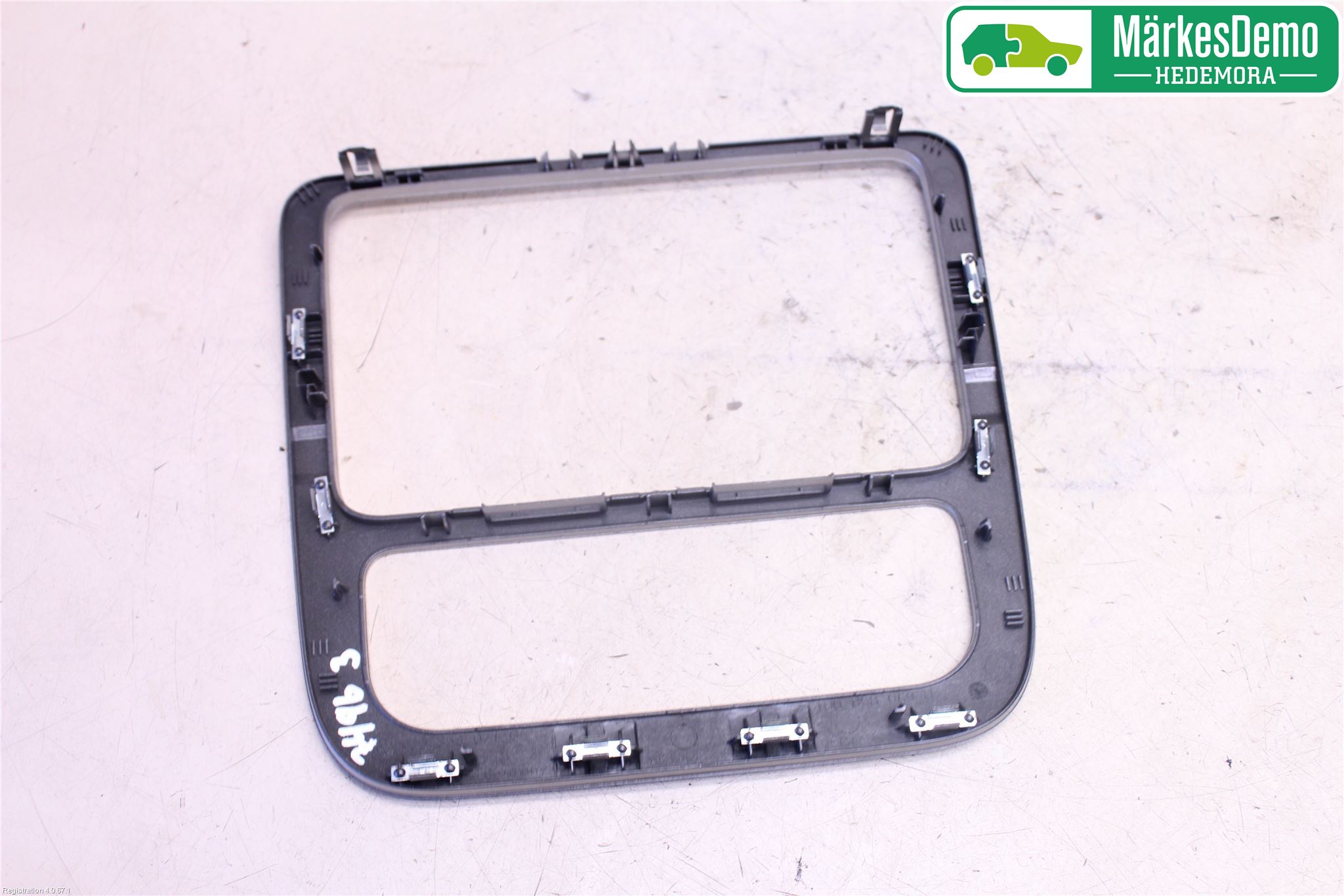 Volkswagen VW SCIROCCO 09-17 Instrument-Radio Sarg