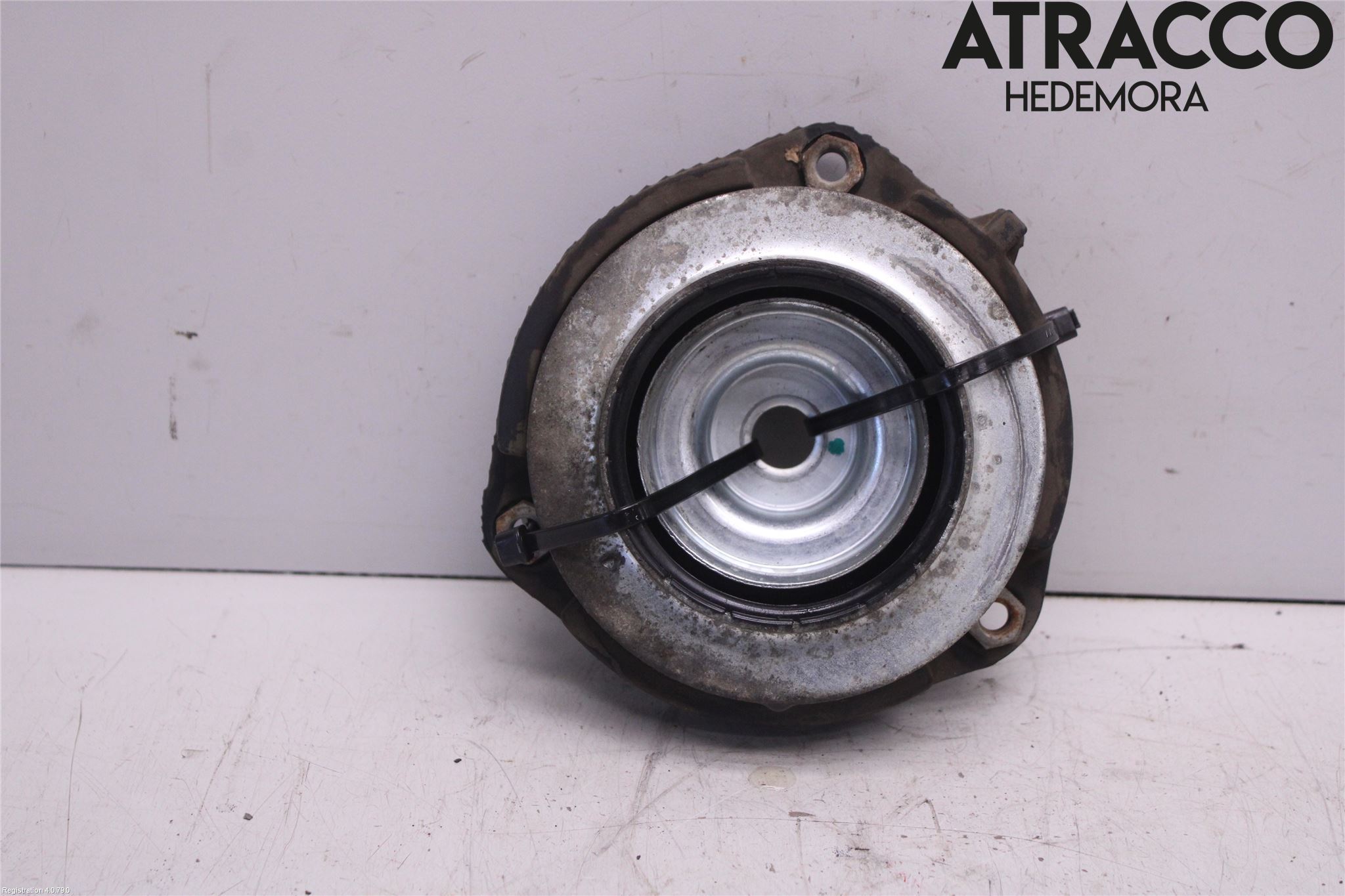 Volkswagen VW GOLF V 04-09 Fjäderbenslager Fram