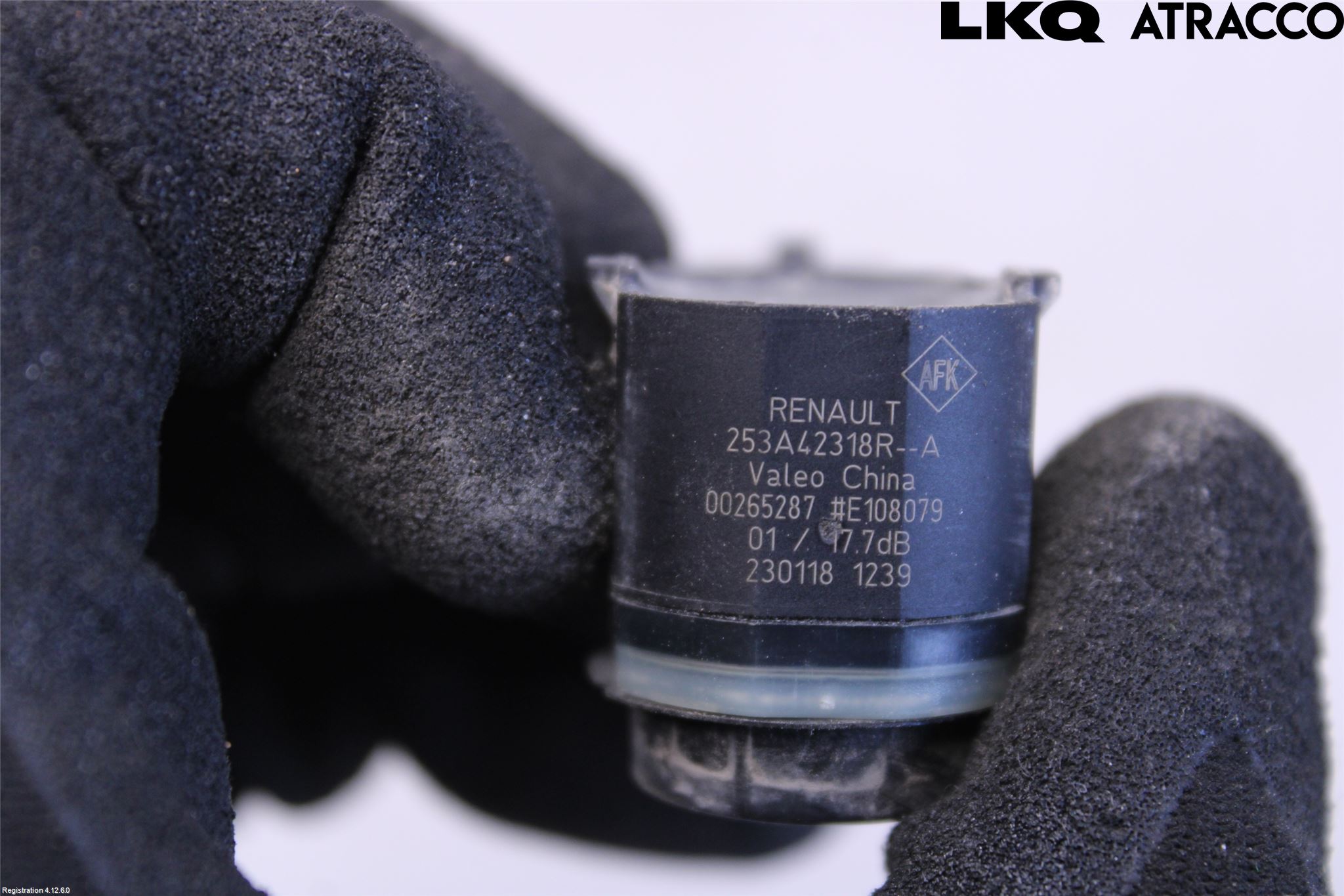 Dacia DUSTER 10-17 Parkeringshjälp Backsensor