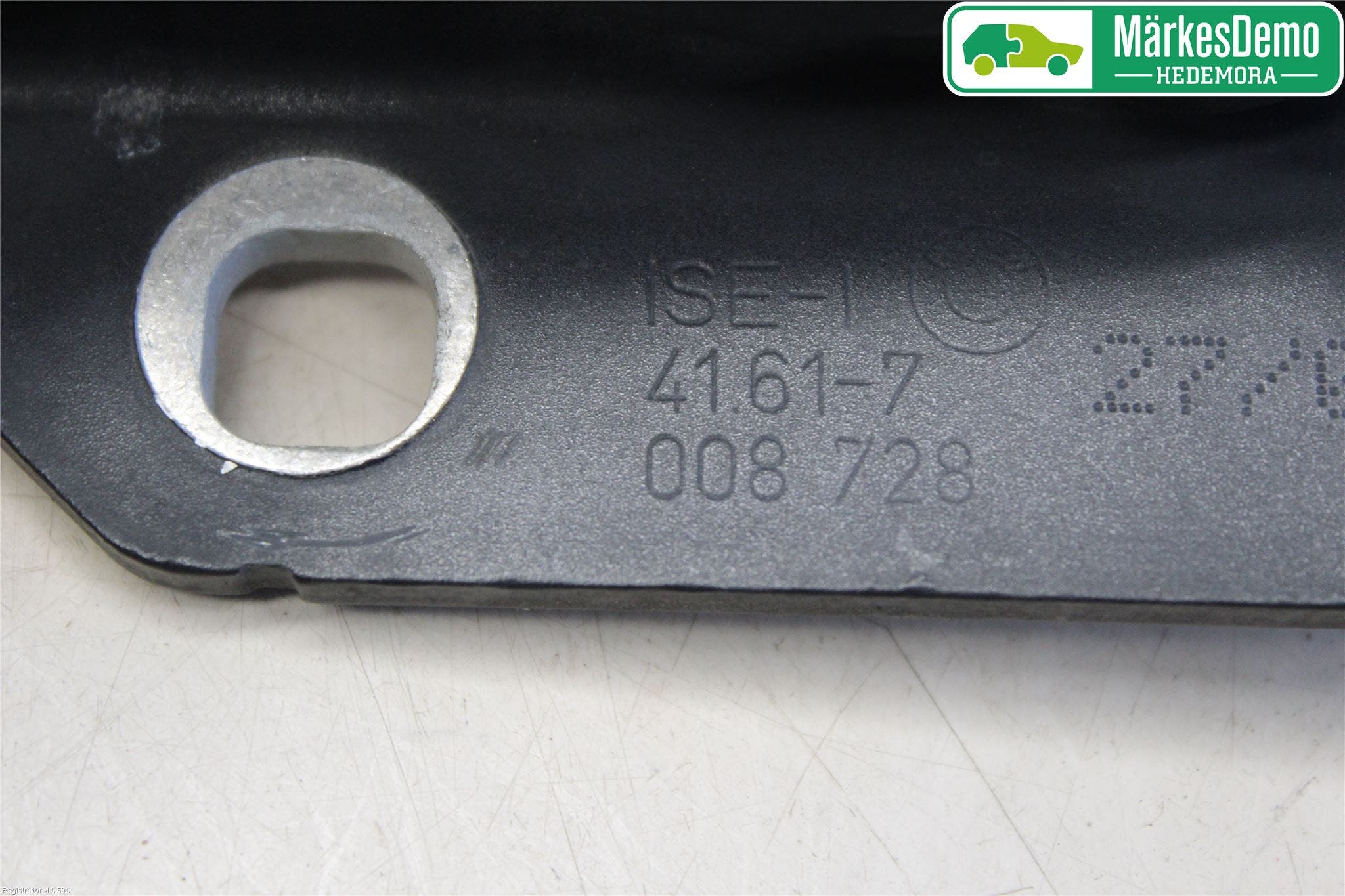 BMW 5 E60/61 Sed/Tou 02-10 Huvgångjärn