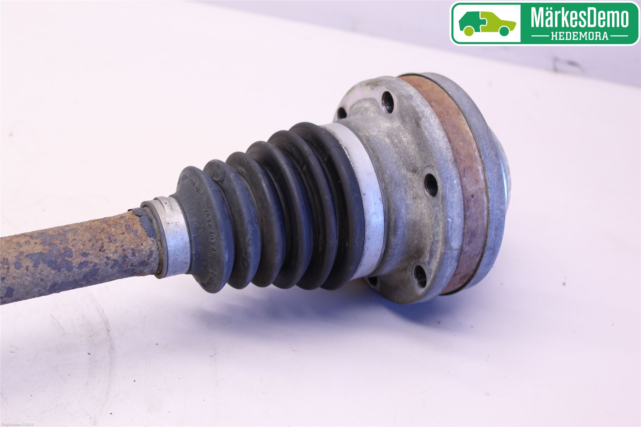 Volkswagen VW PASSAT 15-19 Drivaxel Fram Vänster