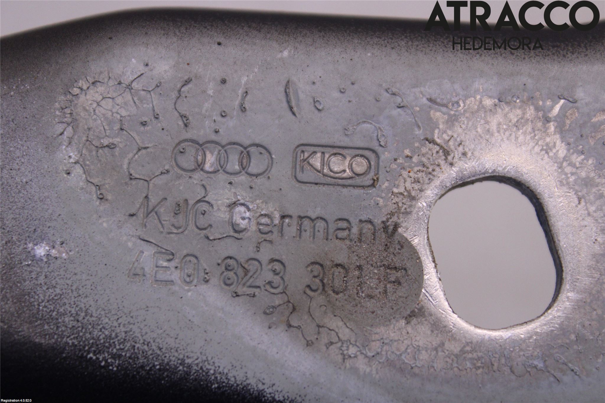 Audi A8/S8 4E  02-09 Huvgångjärn