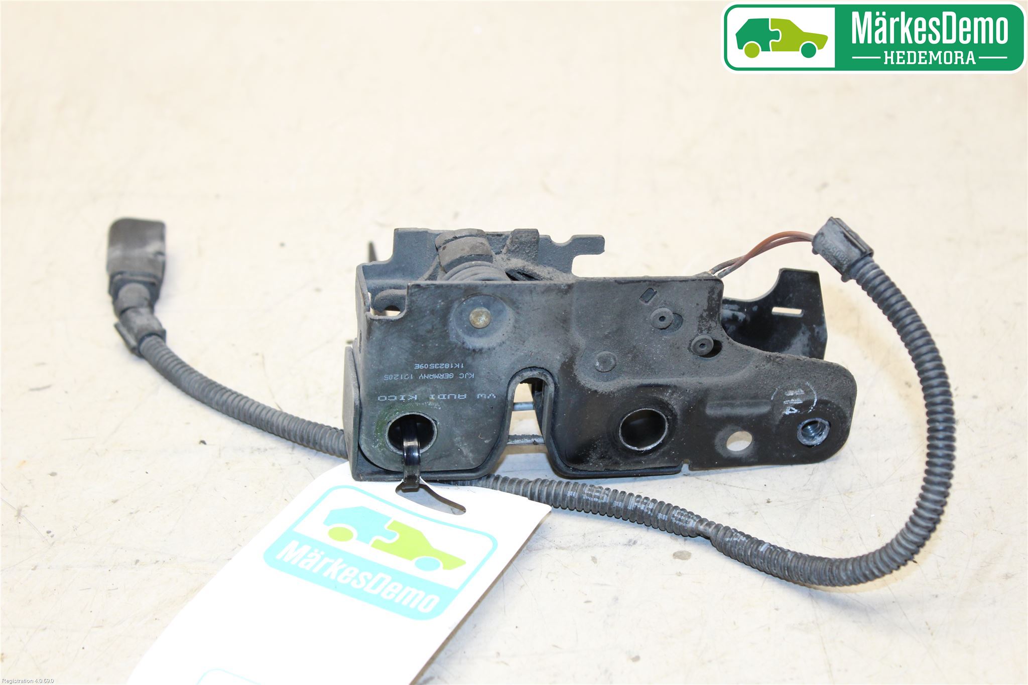 Volkswagen VW JETTA V 06-10 Huvlås