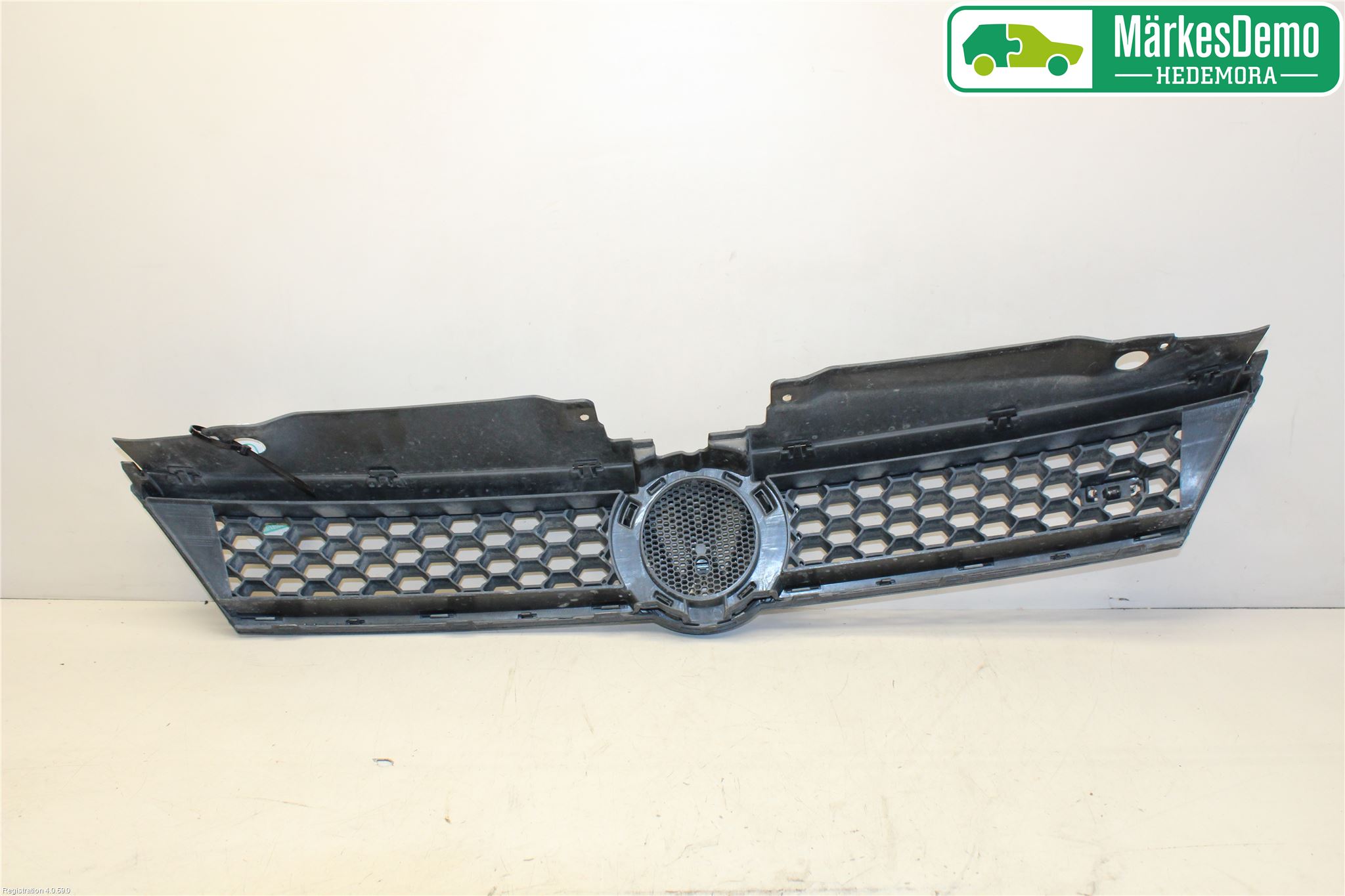 Volkswagen VW JETTA VI 11- Grill Komp