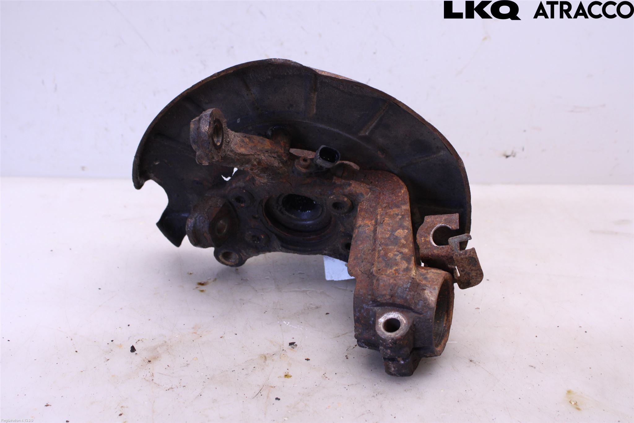 Volkswagen VW CADDY      04-10 Styrspindel Lagerhus Vä