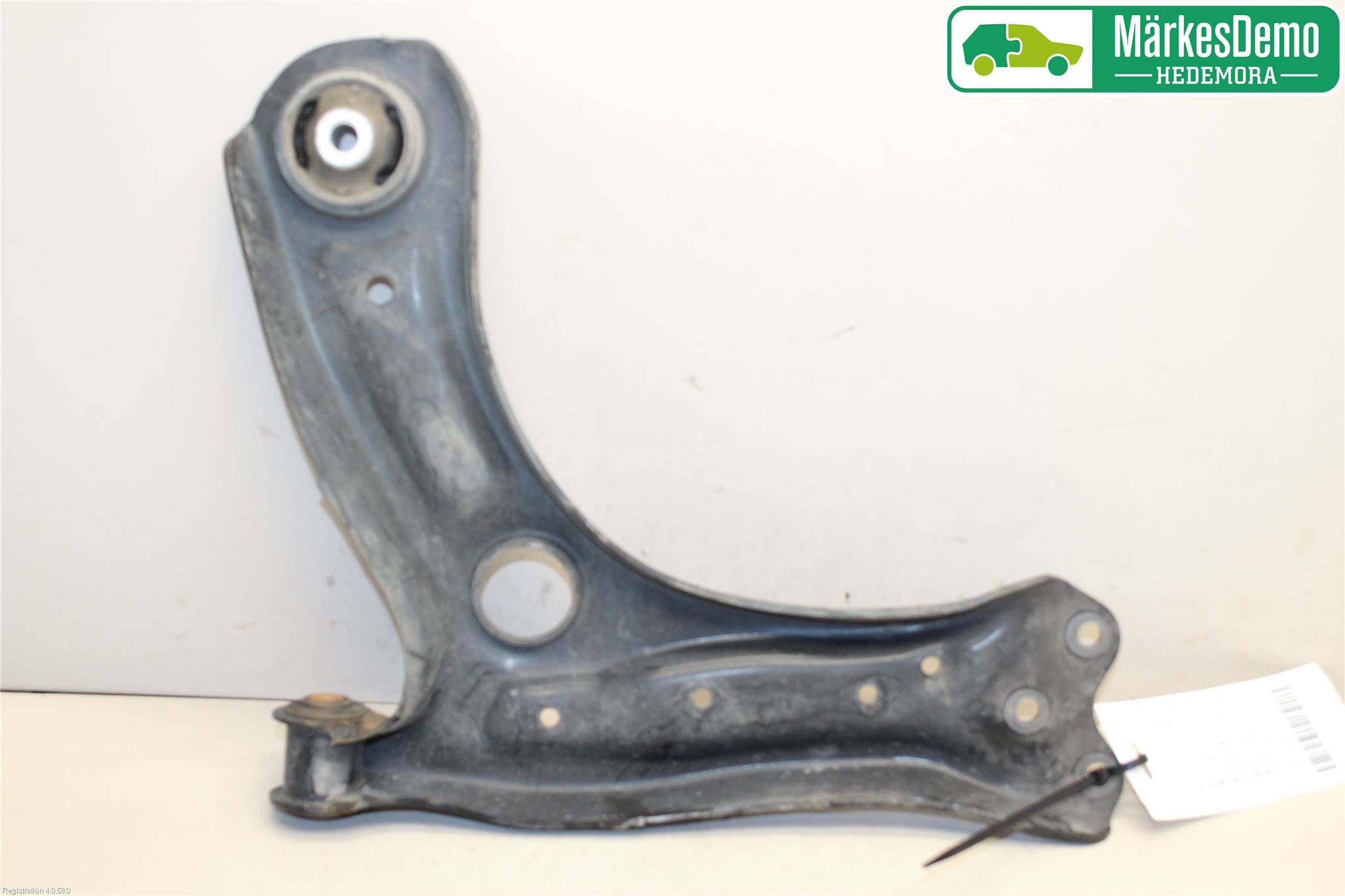 Skoda RAPID Bärarm Fram Undre Hö