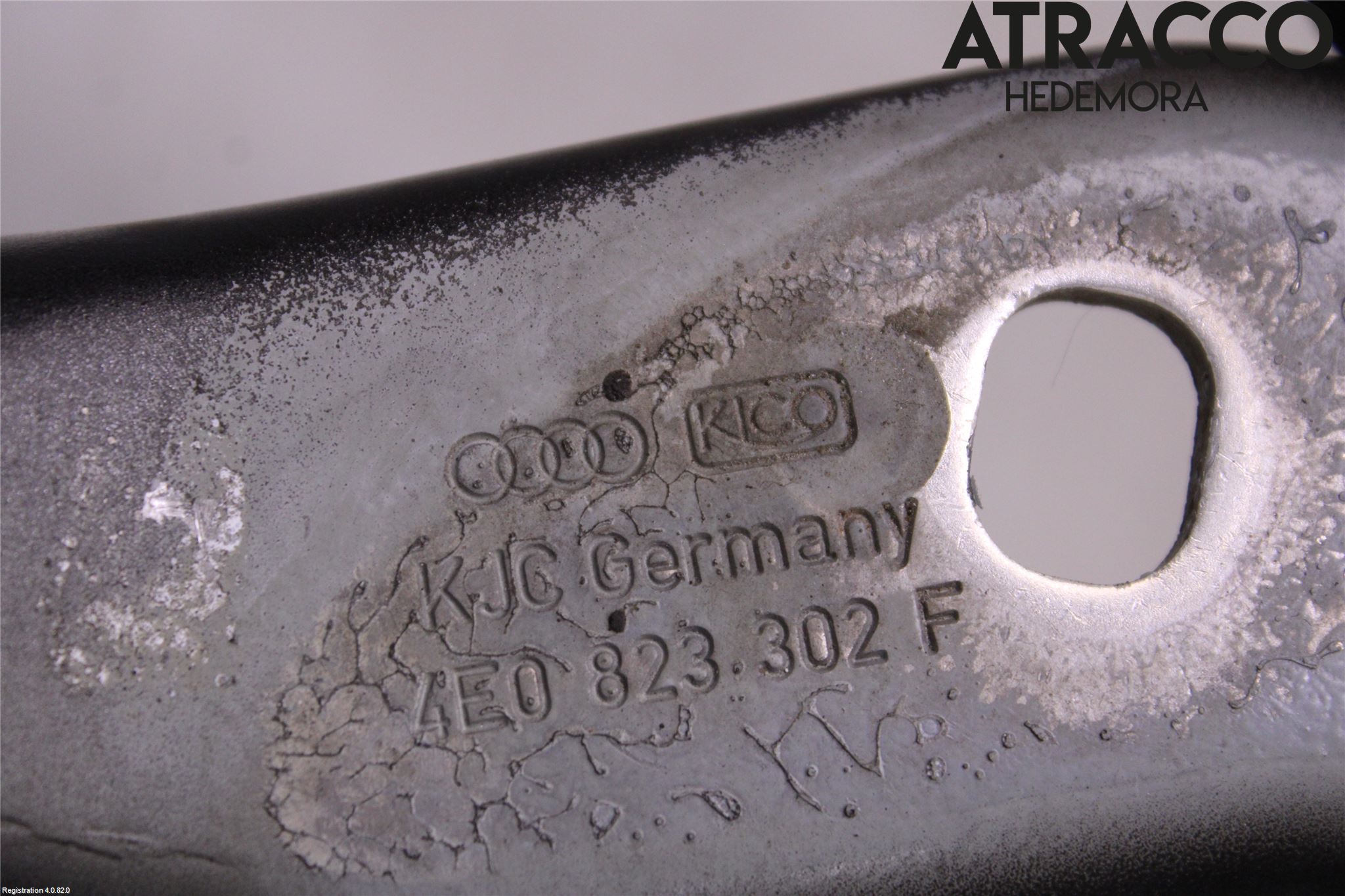 Audi A8/S8 4E  02-09 Huvgångjärn