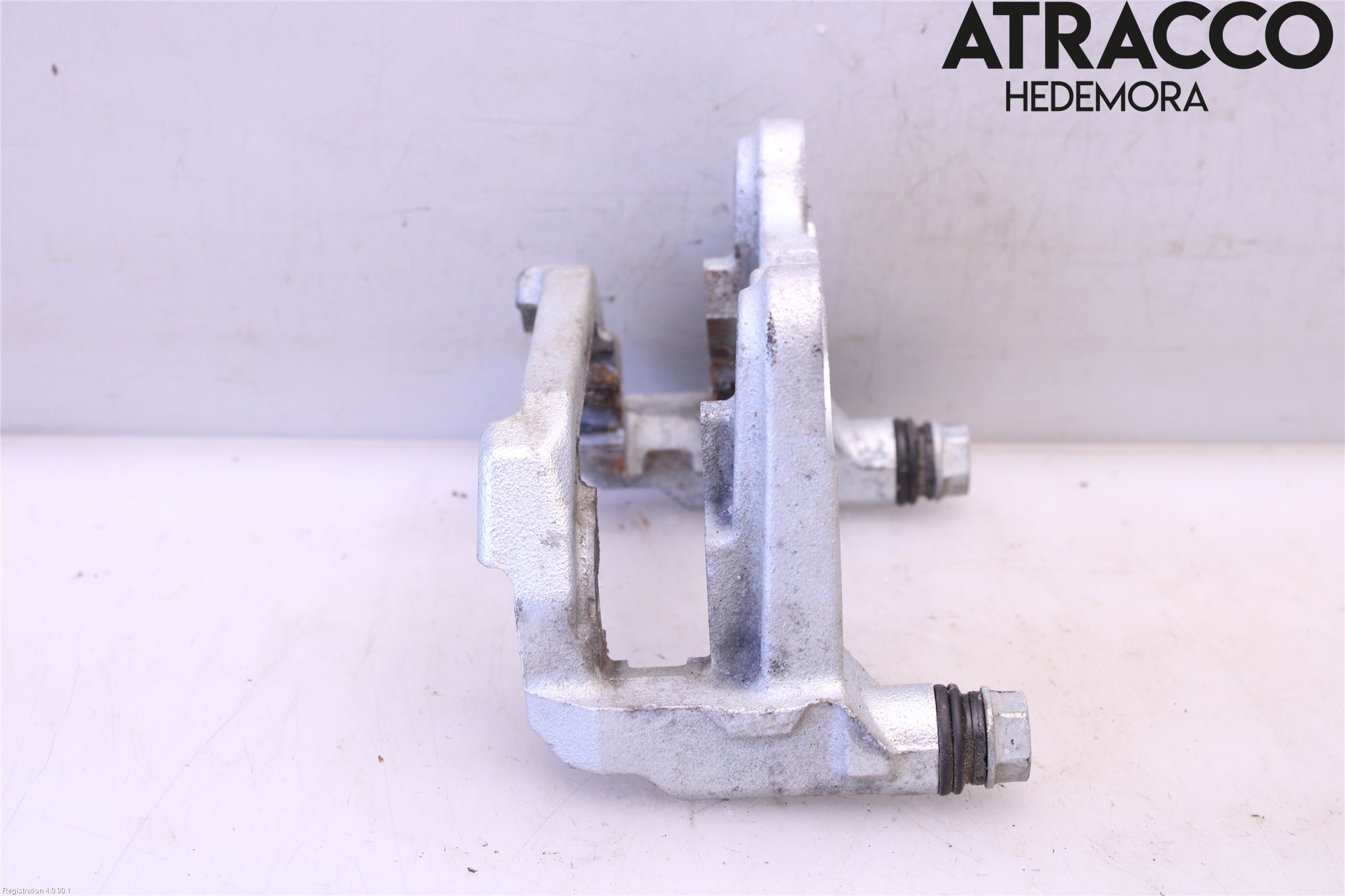 Toyota RAV4 19- Bromsokshållare