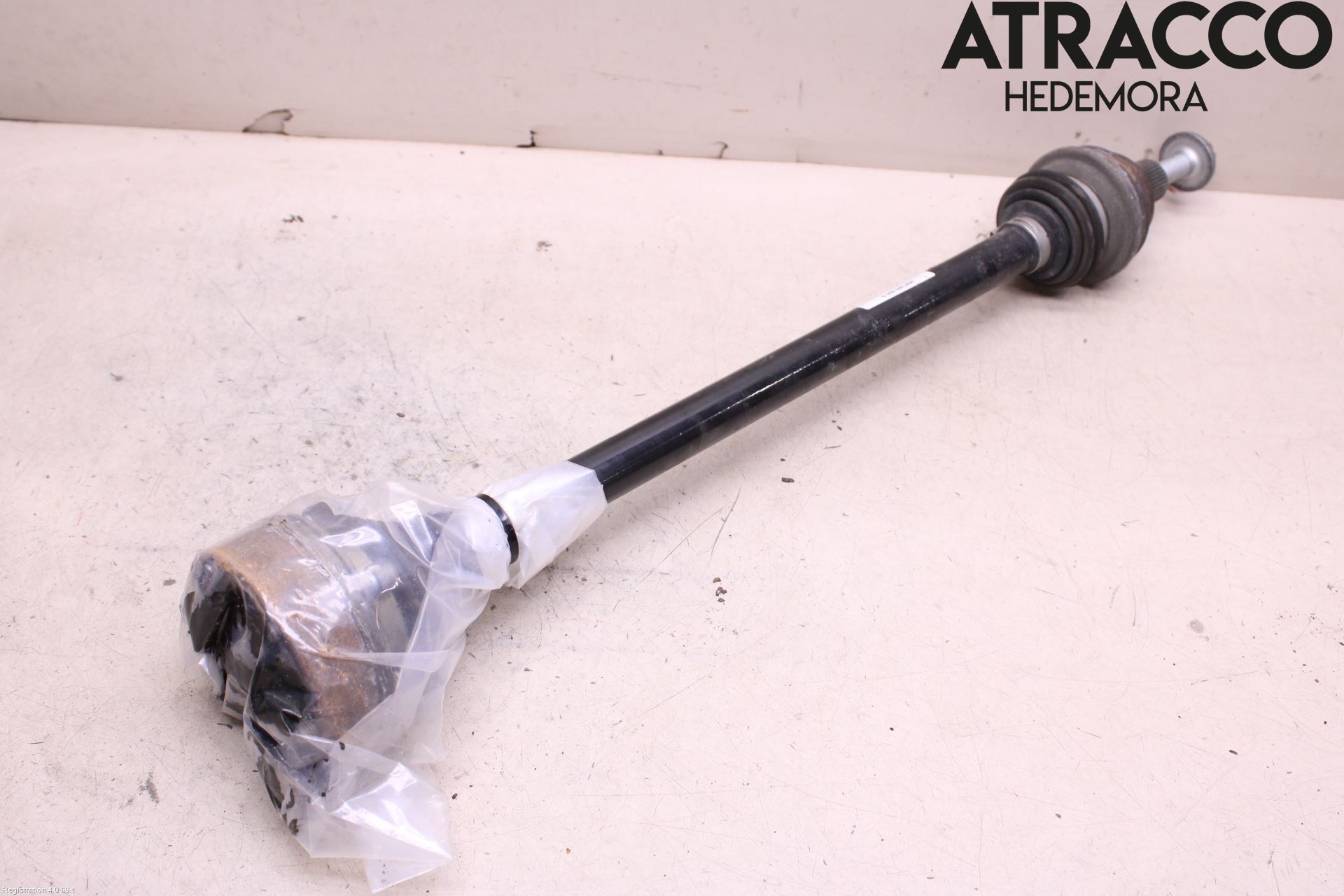 Volkswagen VW PASSAT 15-19 Drivaxel Bak Höger