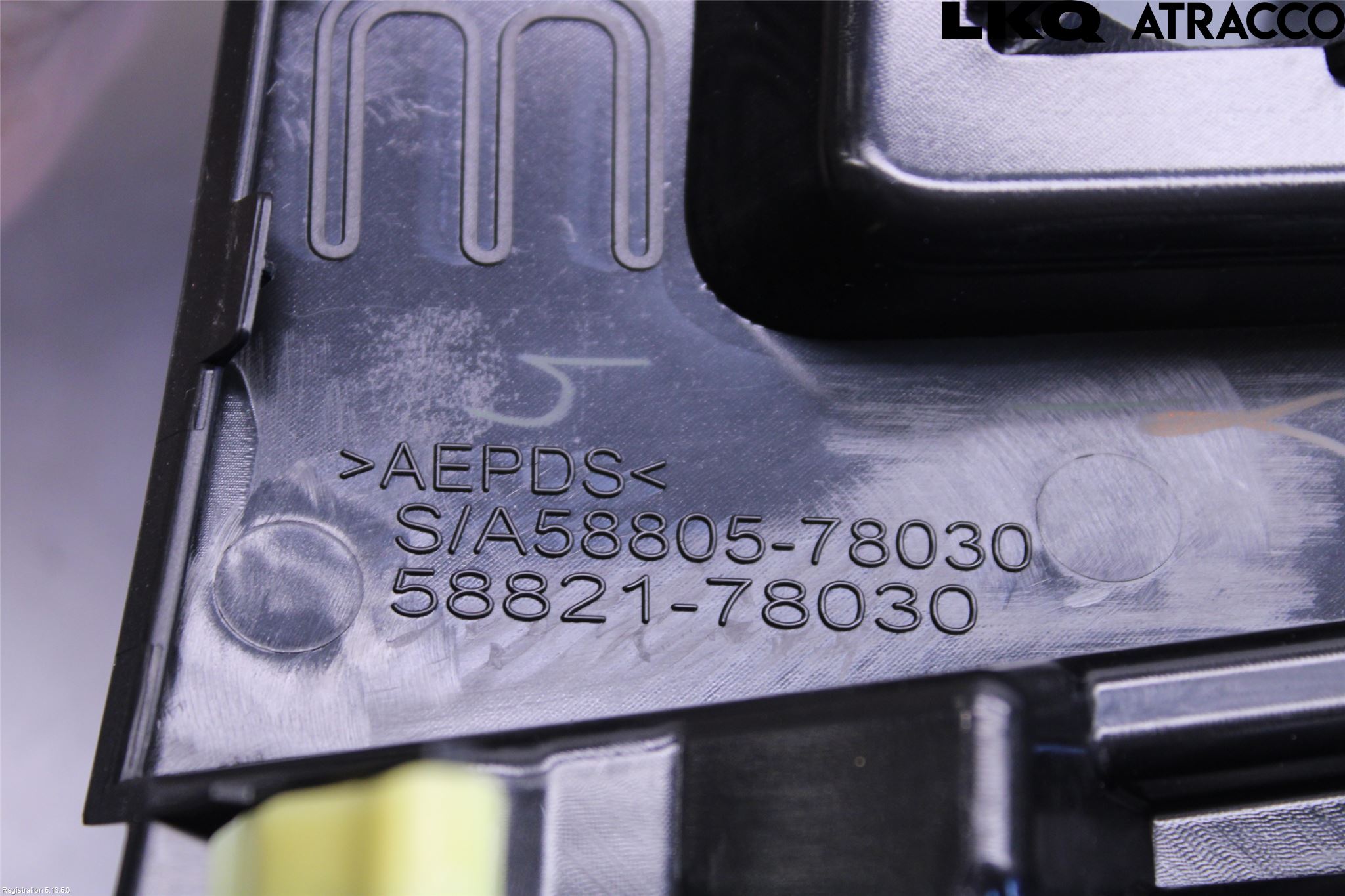 Lexus NX 300h 15-21 Instrumentkonsoll Mitt