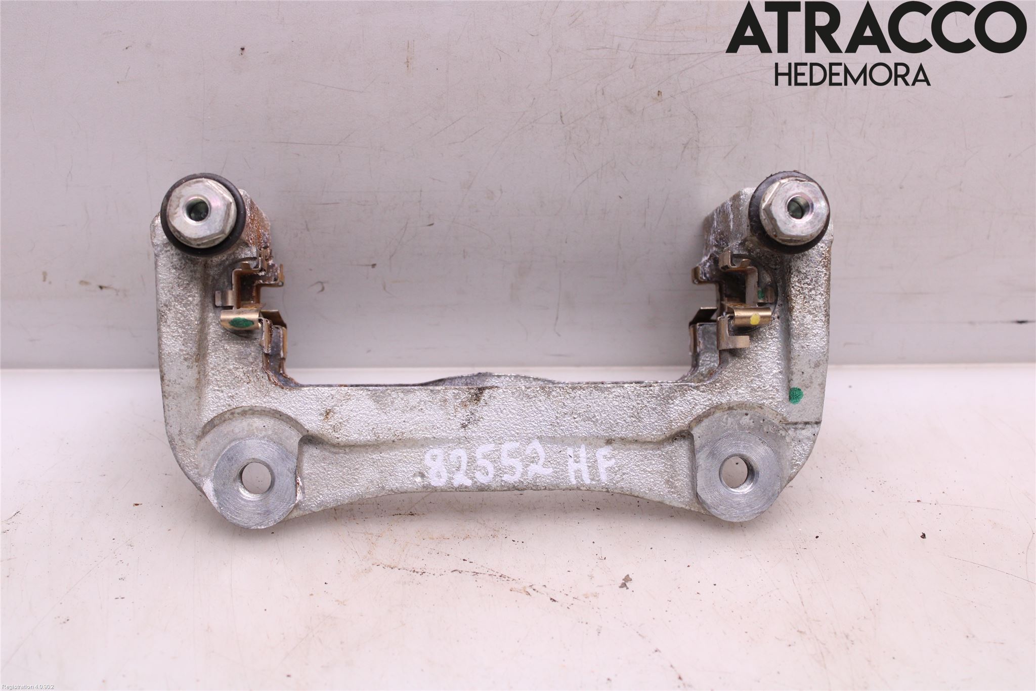 Toyota RAV4 19- Bromsokshållare