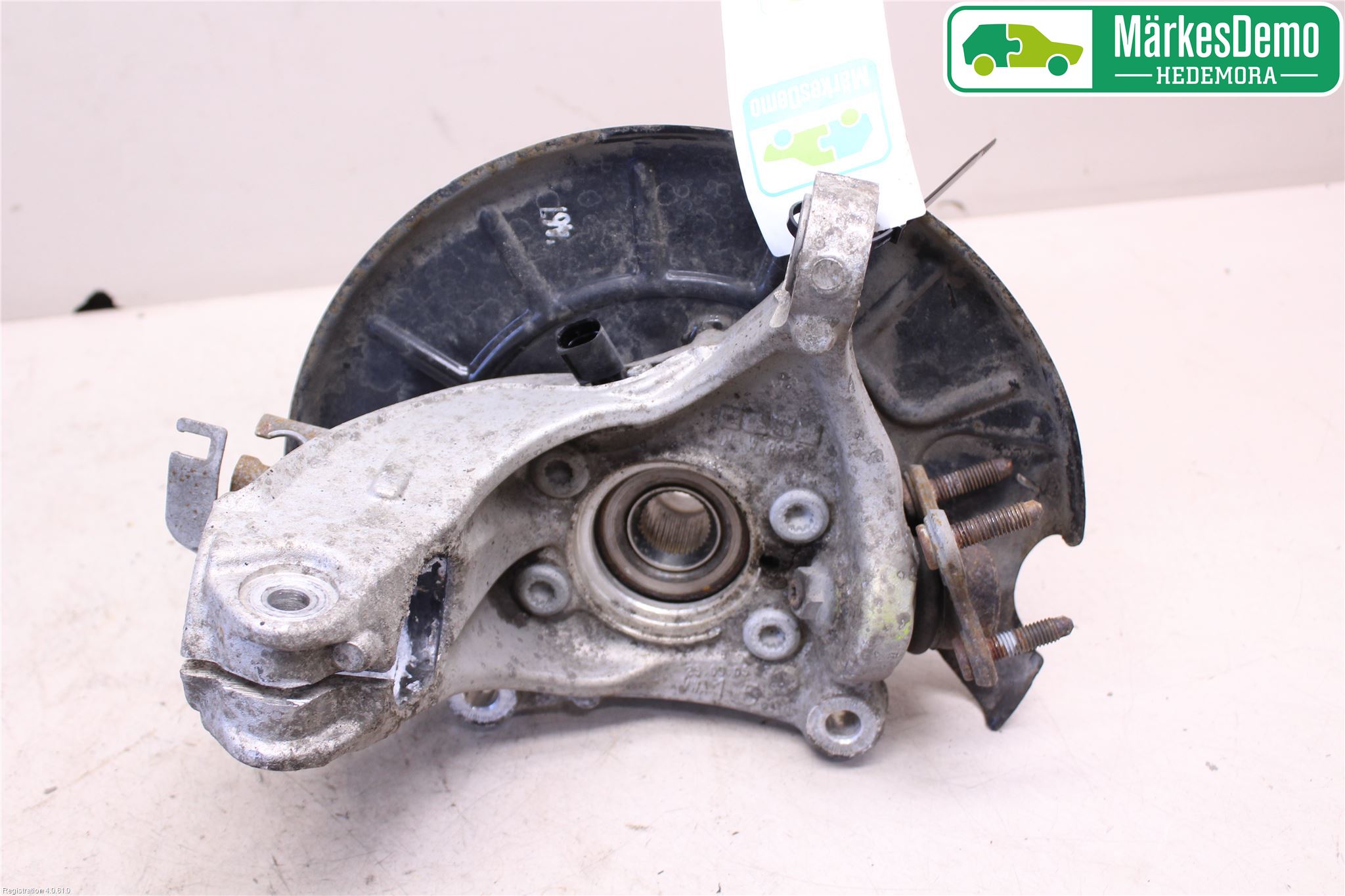 Volkswagen VW PASSAT 11-14 Styrspindel Lagerhus Hö