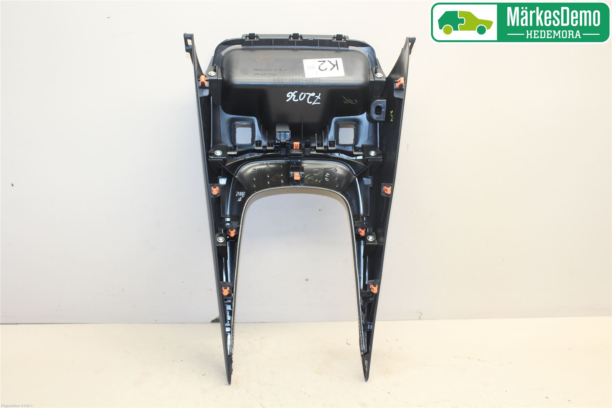 Toyota COROLLA 19- Instrumentkonsoll Mitt