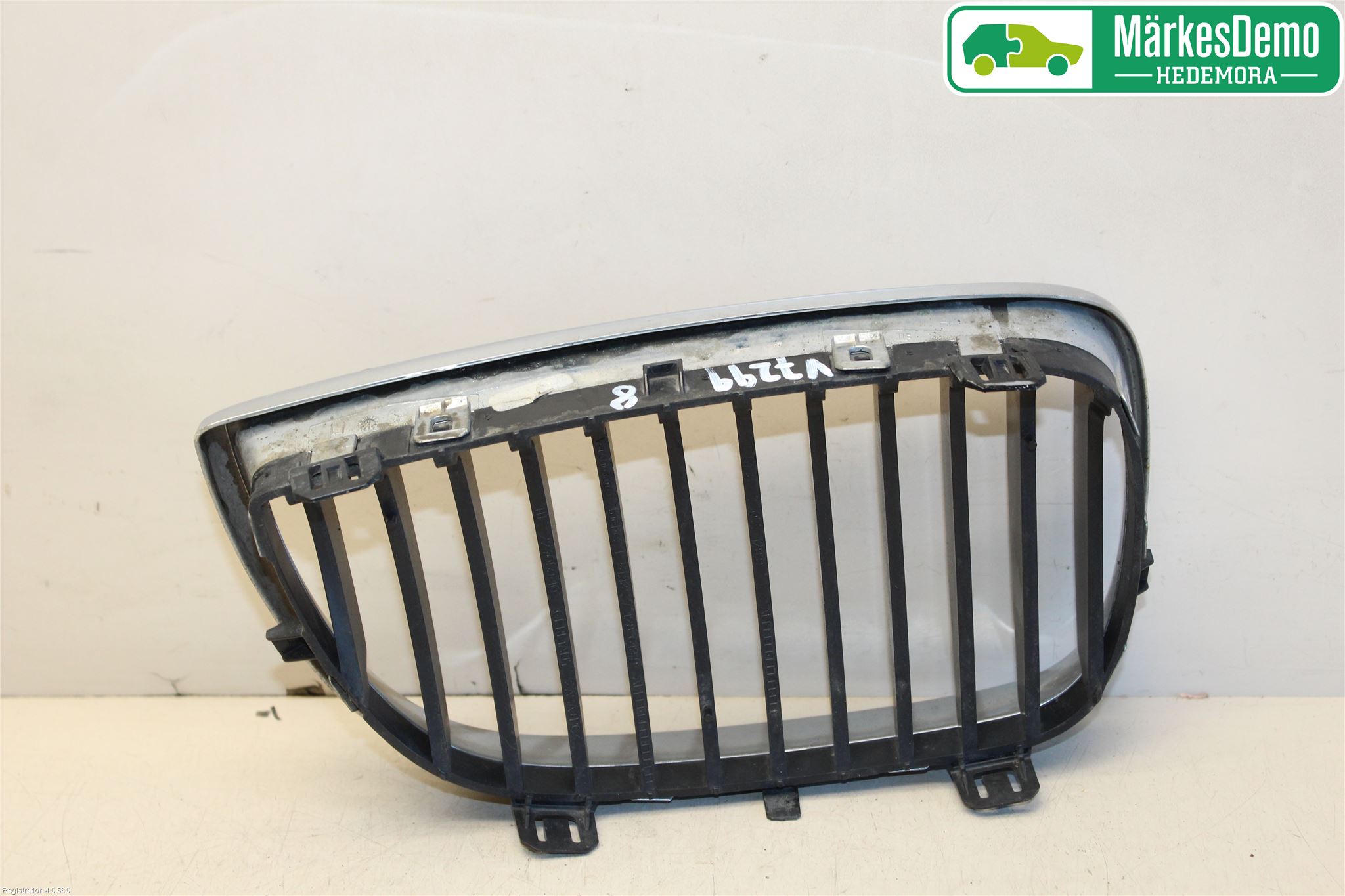 BMW 1 E87/81 5D/3D 03-11 Grilldel Vänster