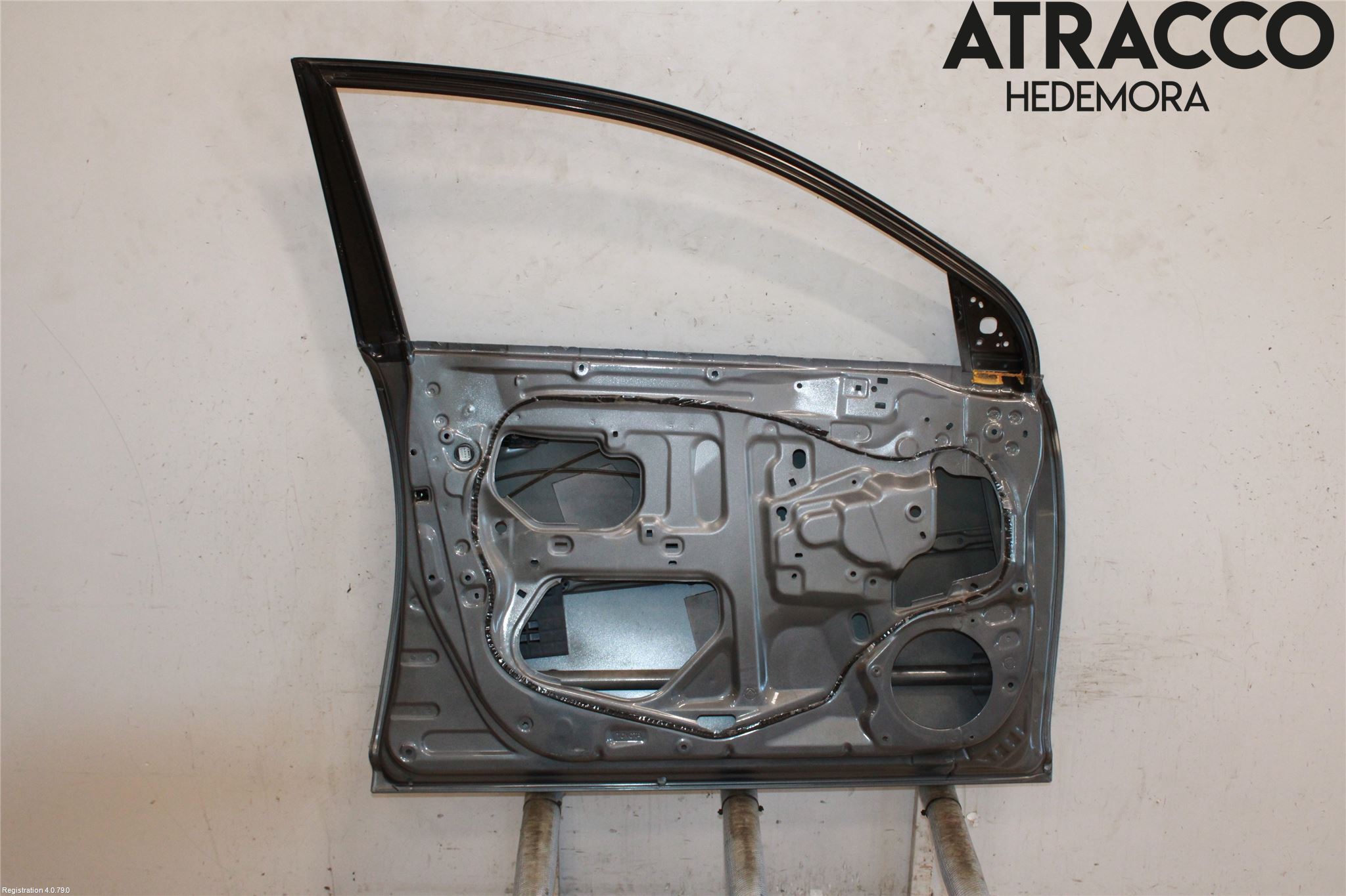 Toyota AVENSIS 03-06 Dörr Fram Vänster