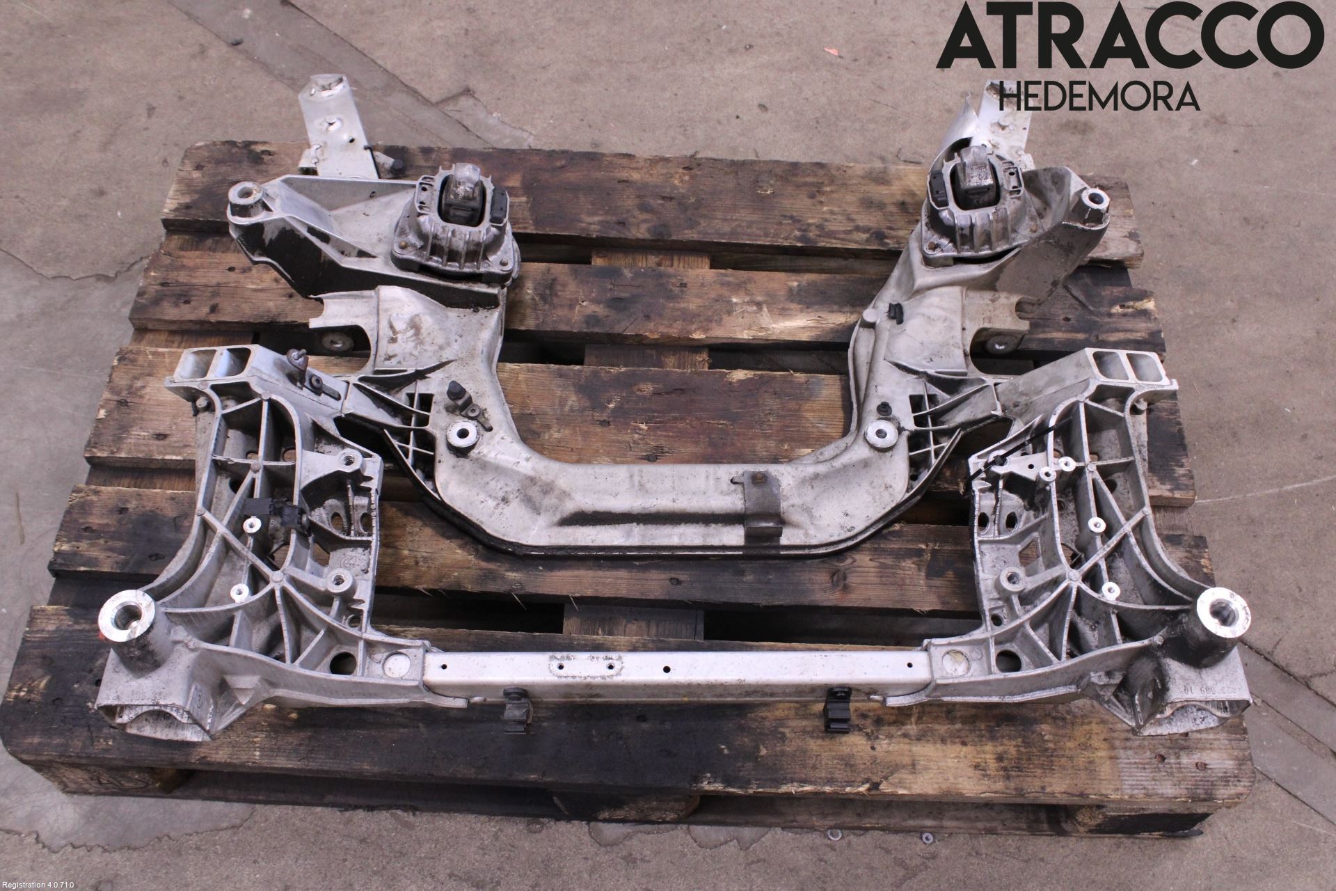 BMW 7 F01/02/03/04 09-15 Framvagnsbalk