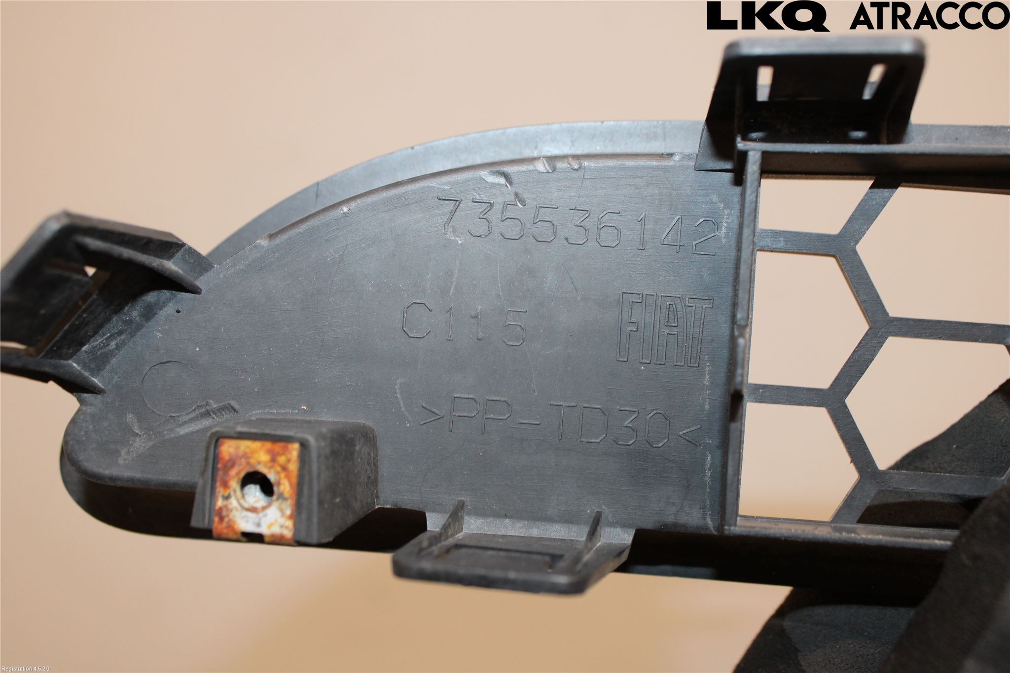 Fiat PUNTO 00-18 Grilldel Mitt