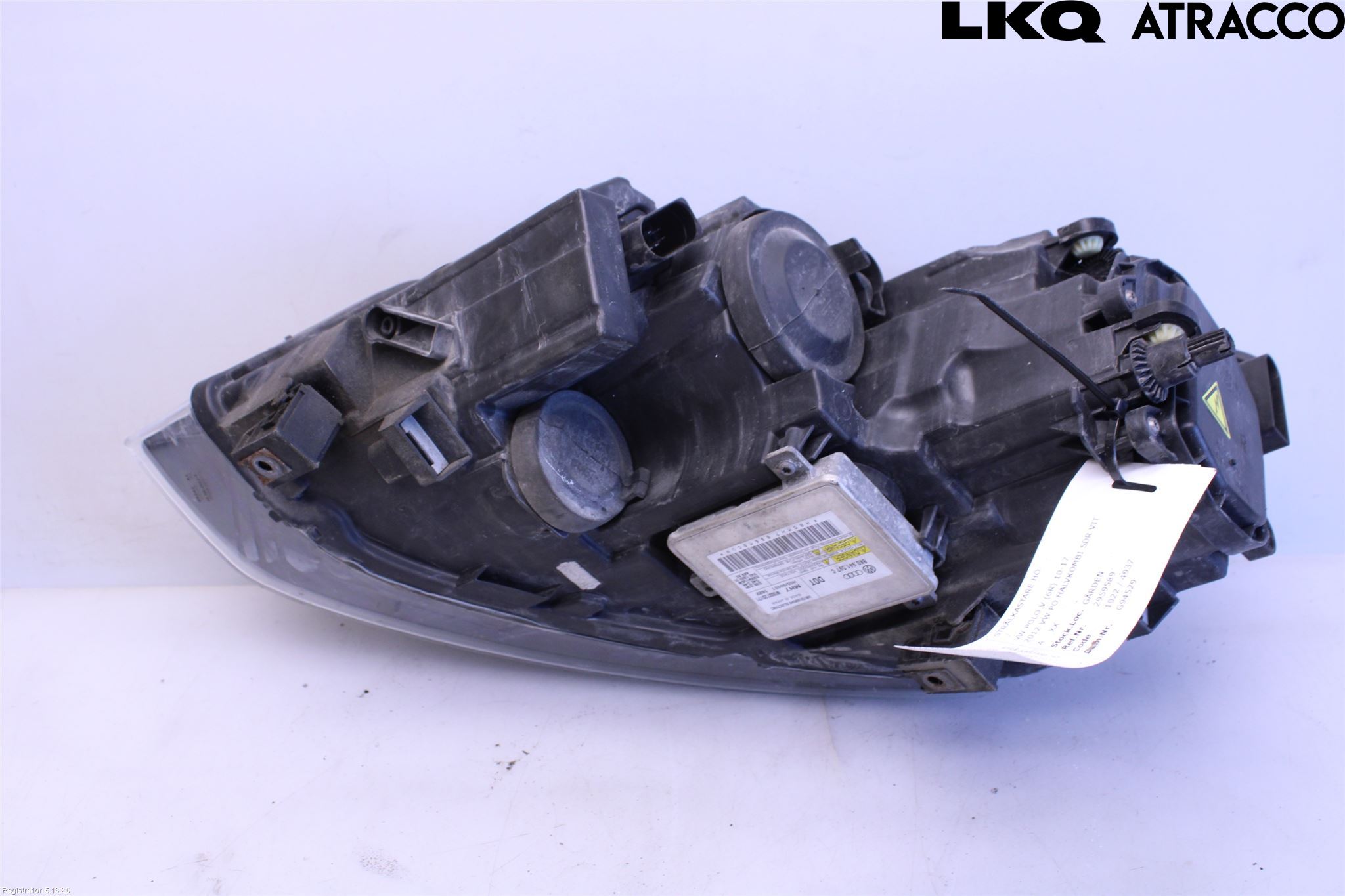 Volkswagen VW POLO 10-17 Strålkastare Höger