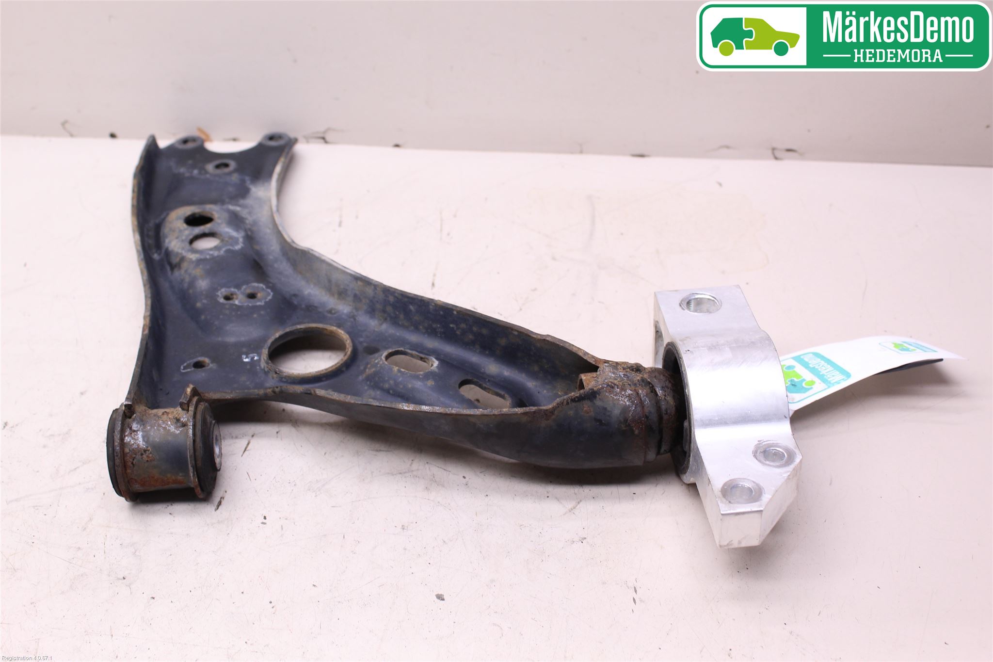Volkswagen VW PASSAT 11-14 Bärarm Fram Undre Vä