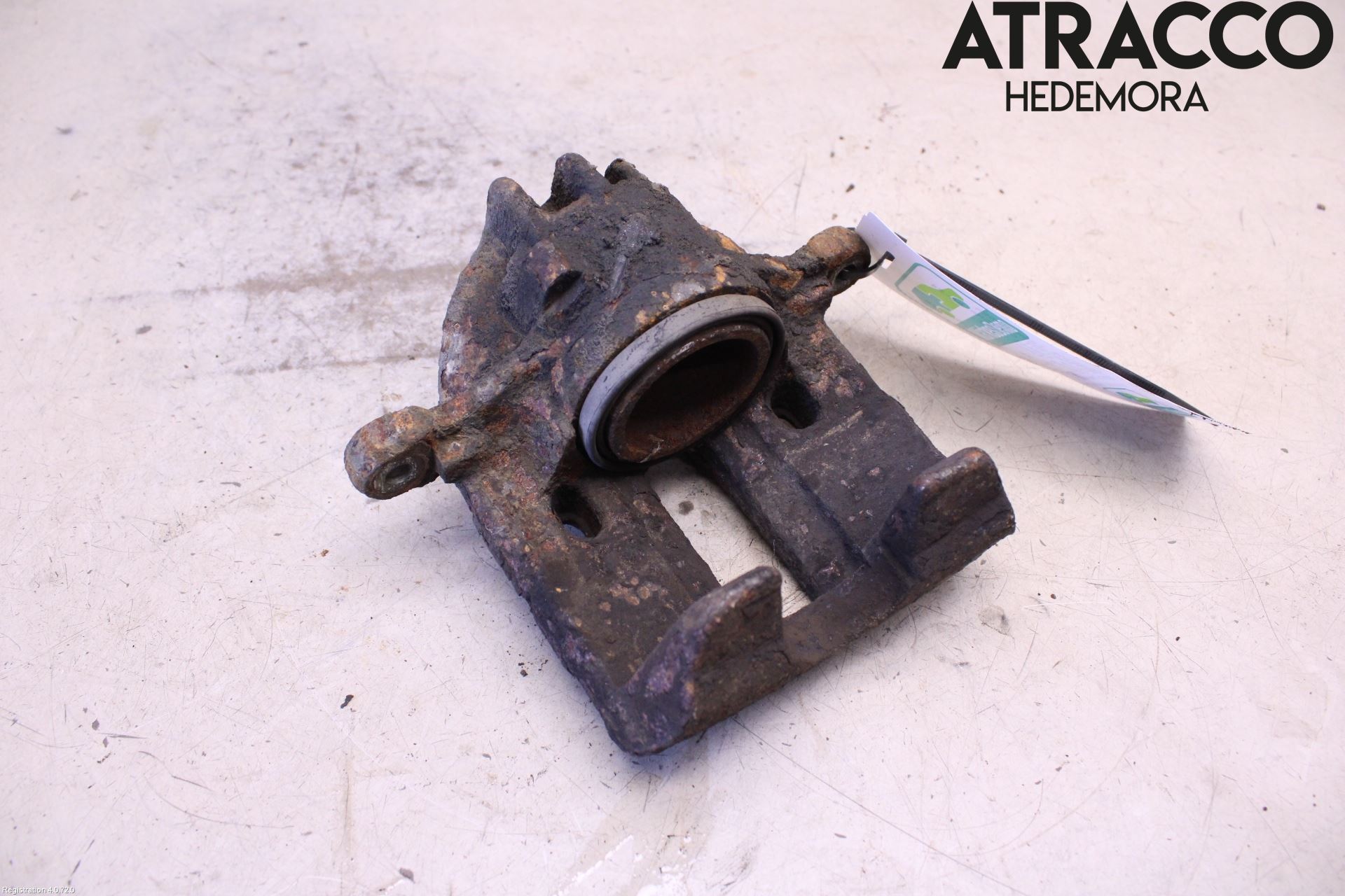 Mitsubishi CARISMA 00-04 Bromsok Fram Höger