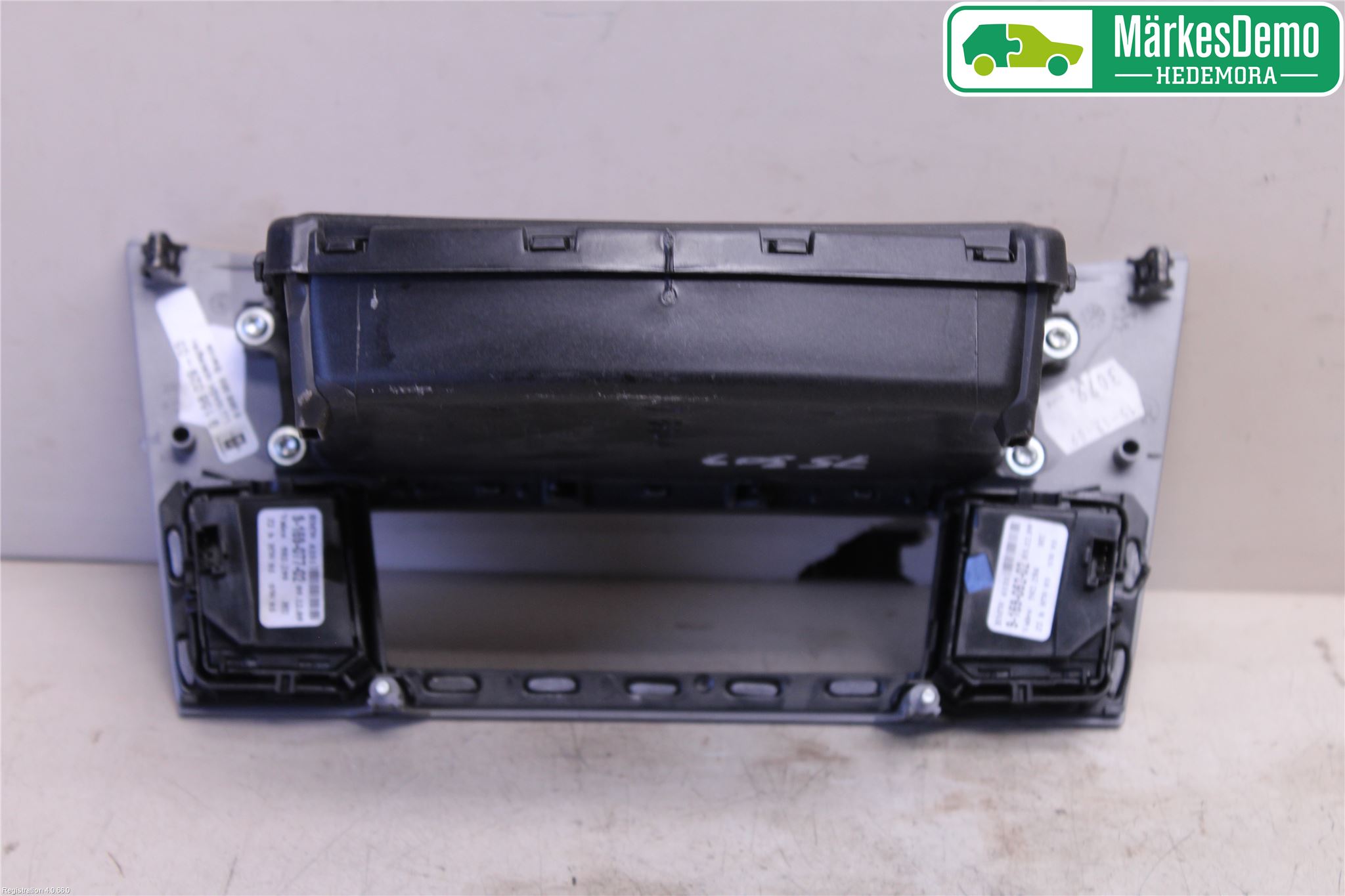 BMW 5 E60/61 Sed/Tou 02-10 Instrumentbräda Förvaringsfack