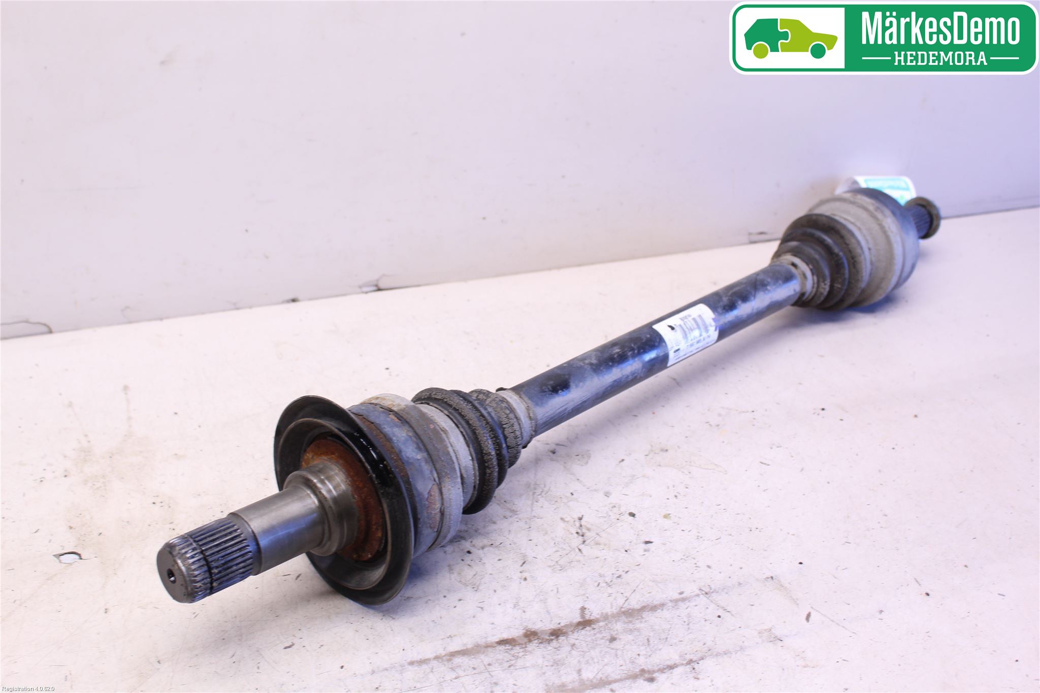 BMW 1 F20/F21 11-19 Drivaxel Fram Vänster