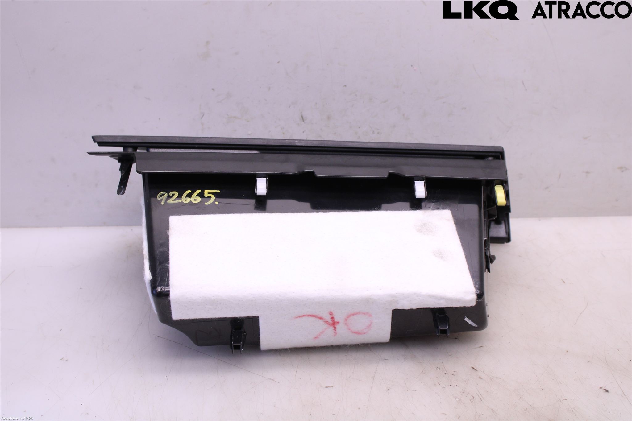 Toyota HILUX 16- Handskfack