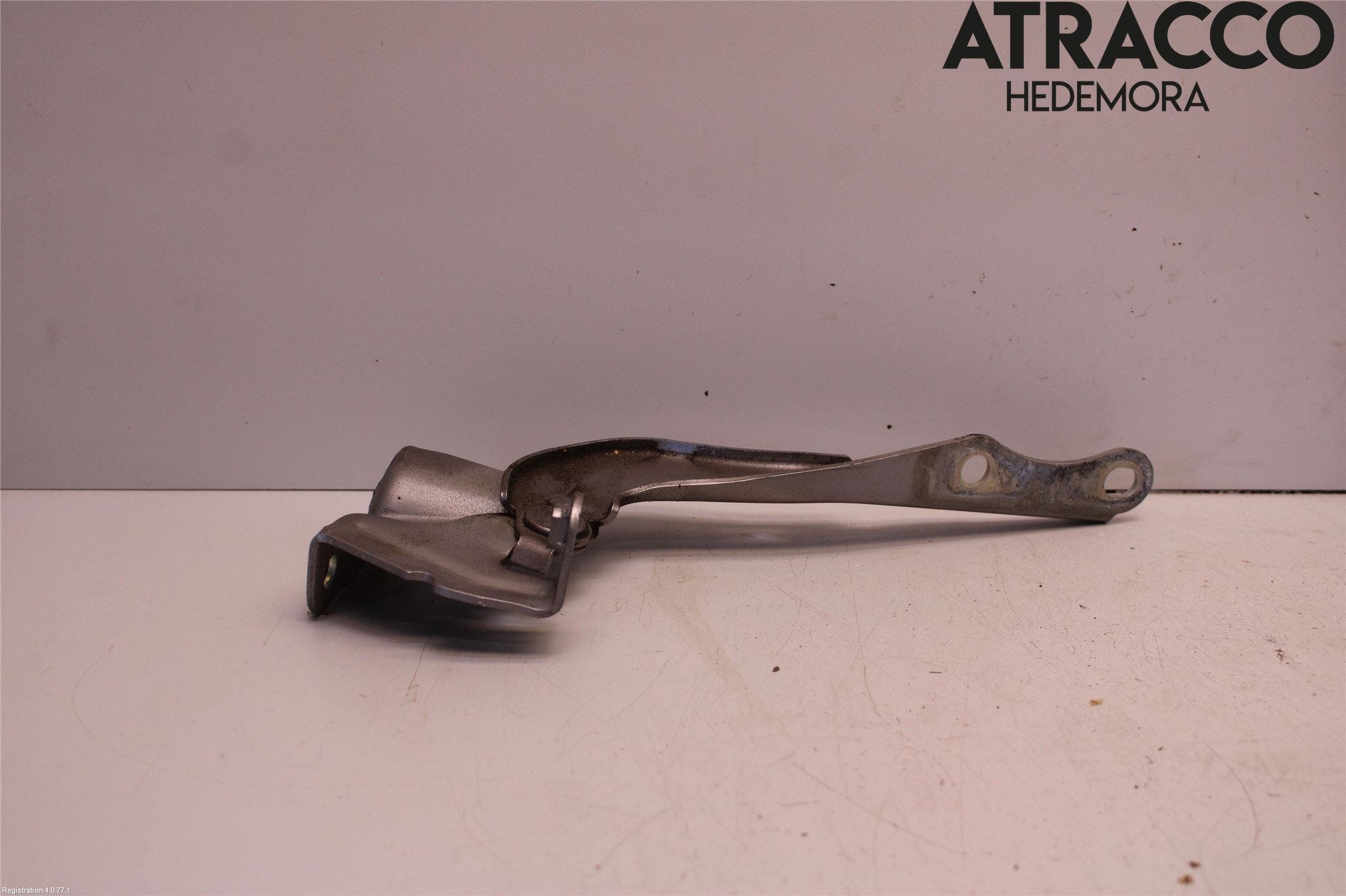 Toyota AVENSIS 16-18 Huvgångjärn