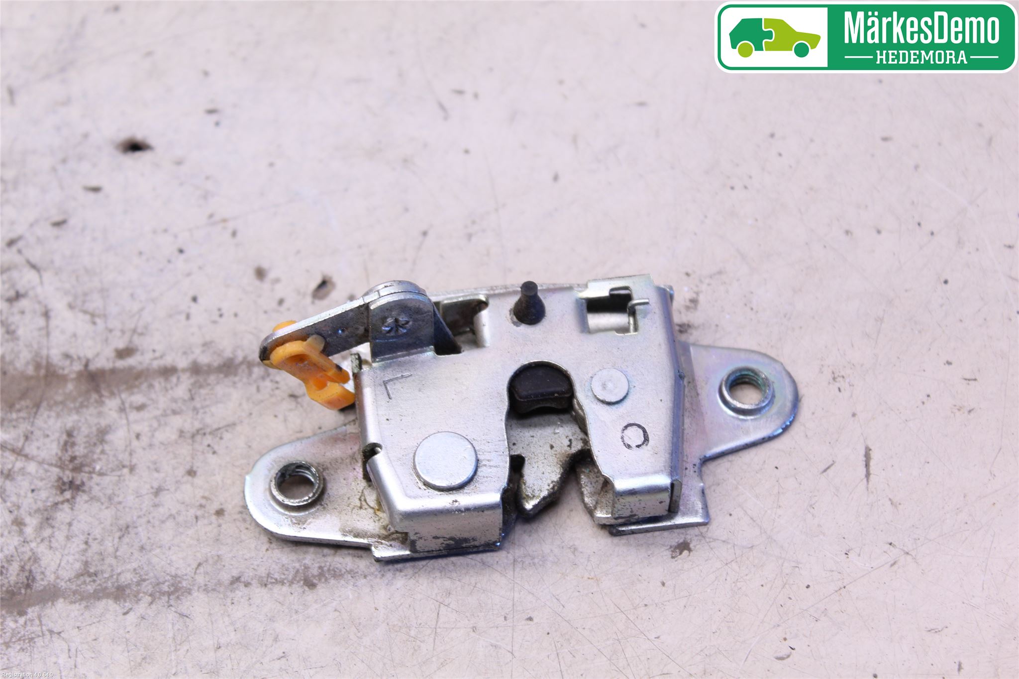 Toyota HILUX 16- Låskista Baklucka