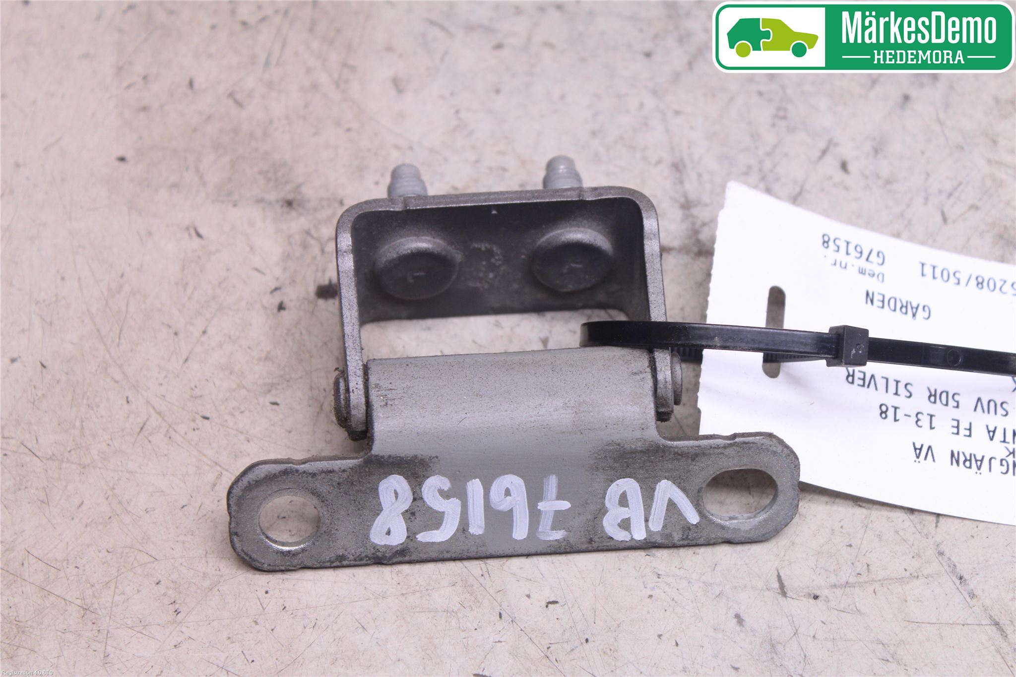 Hyundai SANTA FE 13-18 Bakluckegångjärn Vä