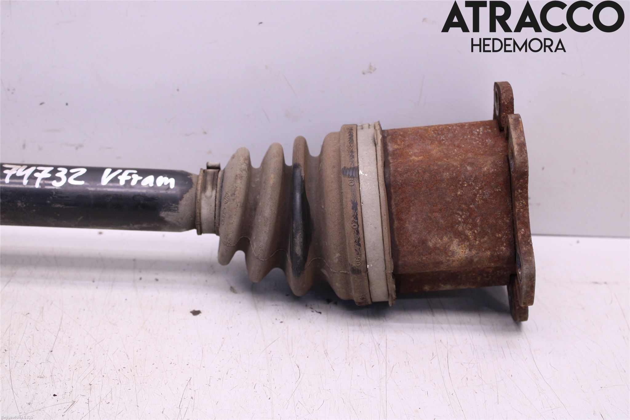 Audi A4/S4 01-05 Drivaxel Fram Vänster
