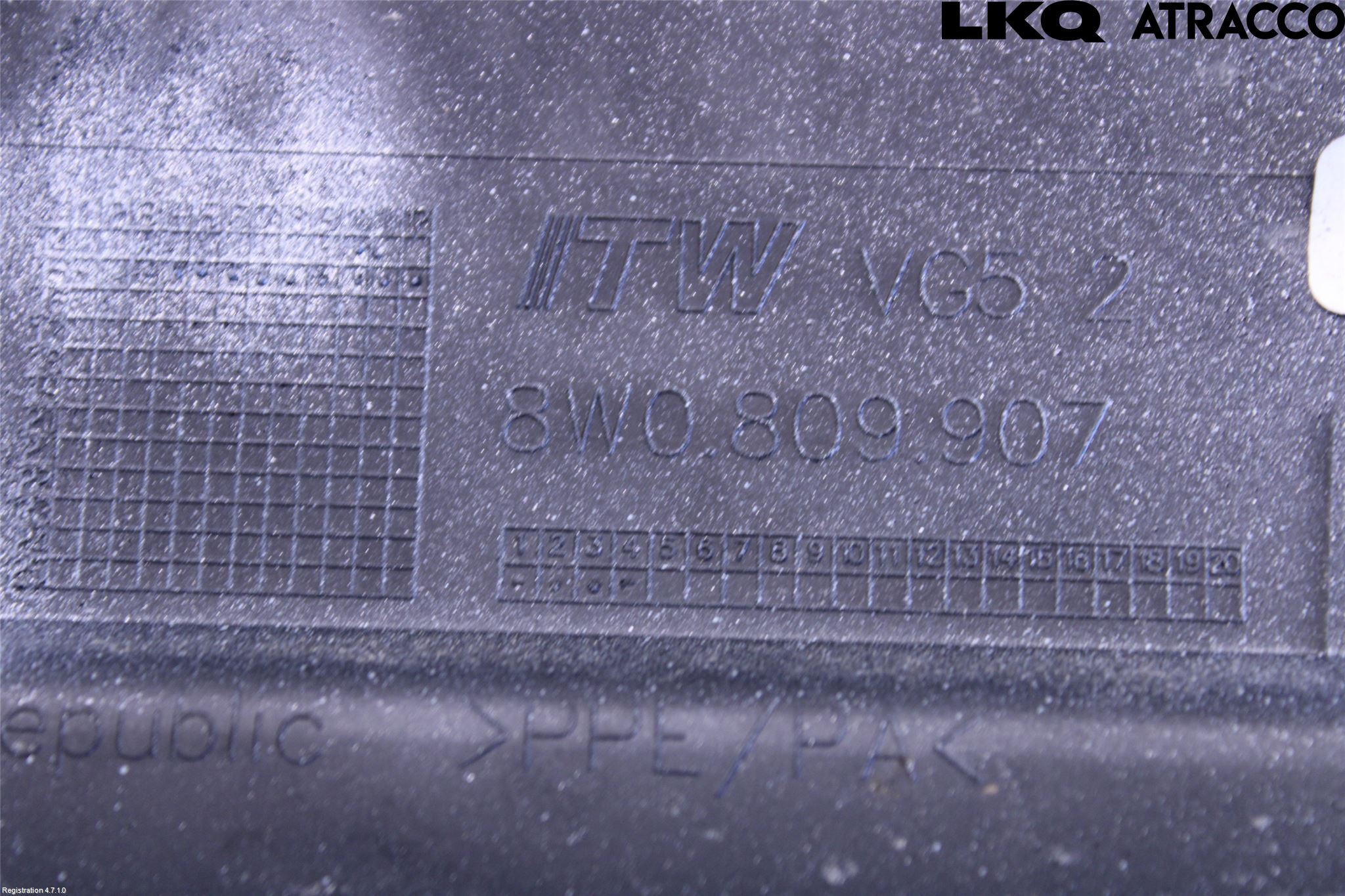 Audi A4/S4 B9 16-19 Tanklucka