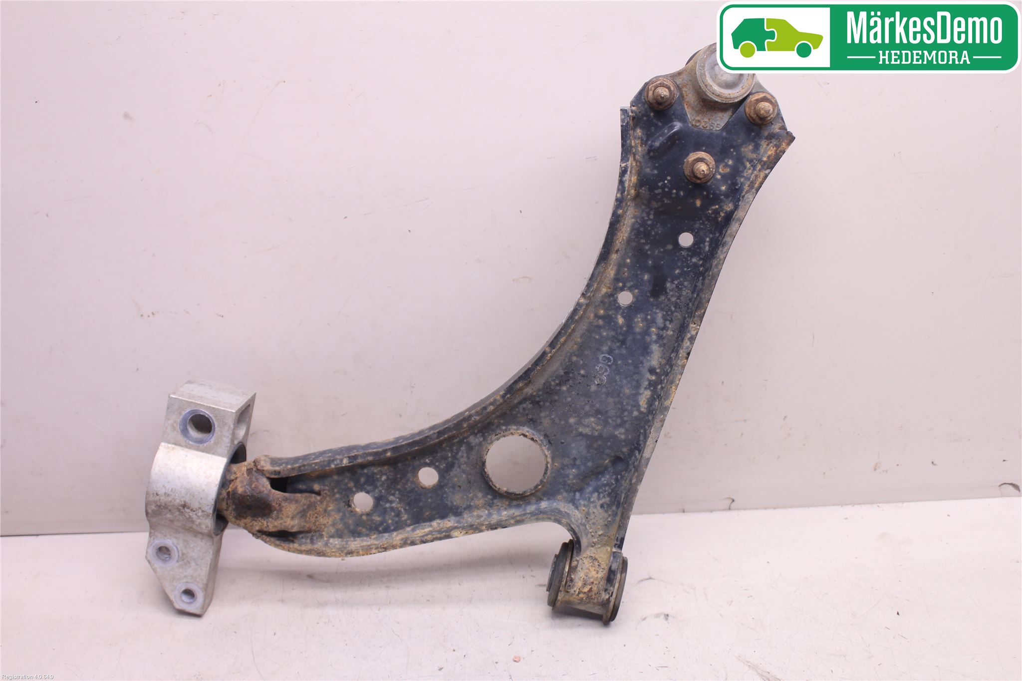 Volkswagen VW CADDY      04-10 Bärarm Fram Undre Hö