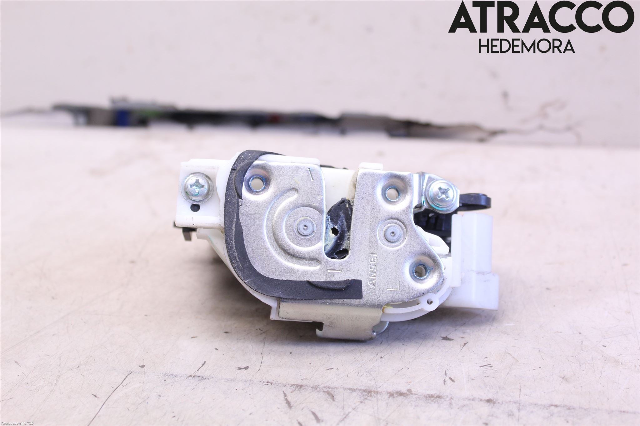 Mitsubishi L200 06-15 Låskista-Dörrlås