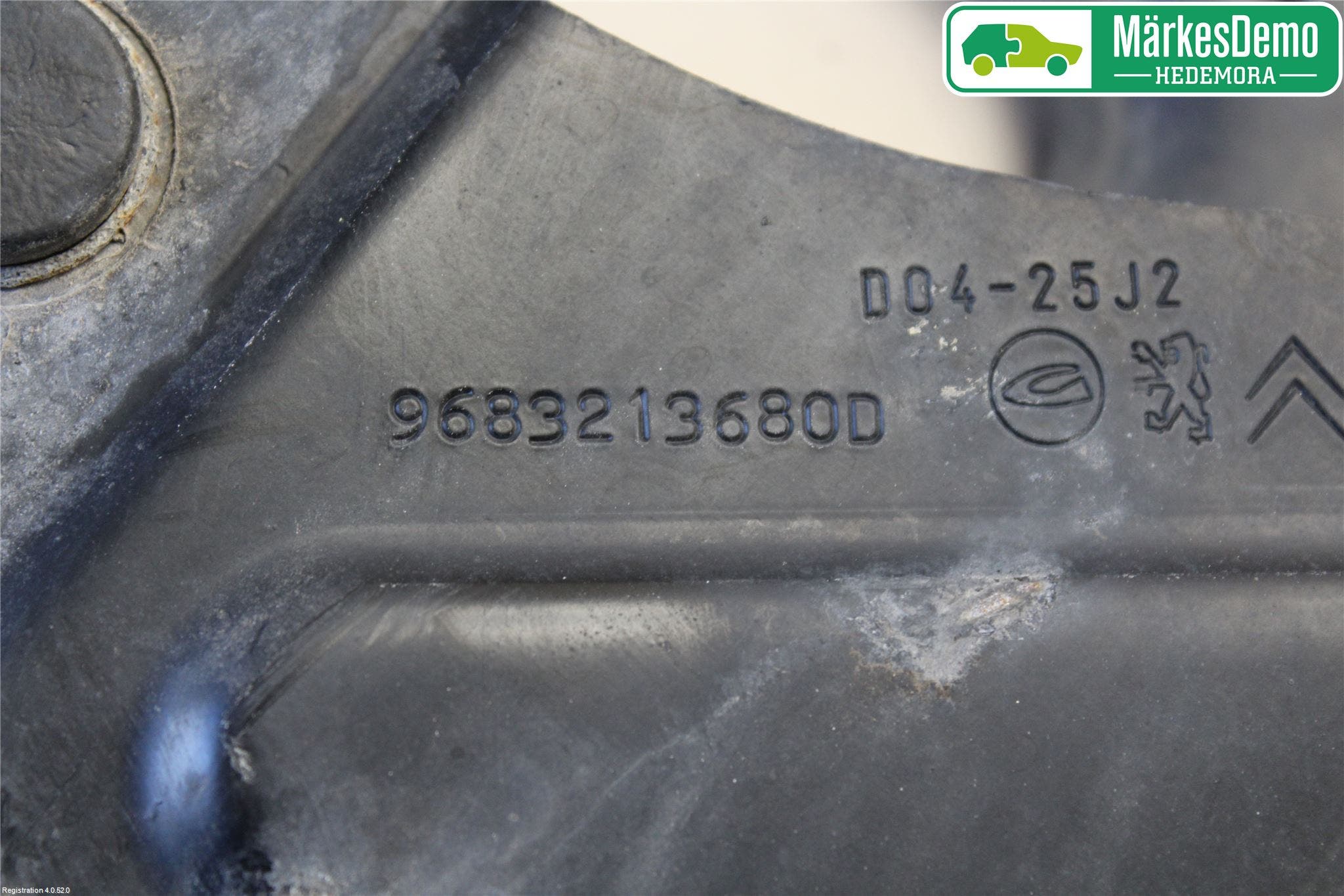 Peugeot 3008 09-16 Bakluckegångjärn Hö