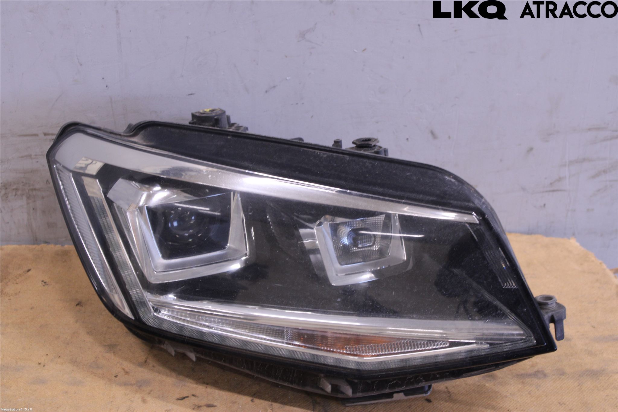 Volkswagen VW CADDY 16-20 Strålkastare Höger
