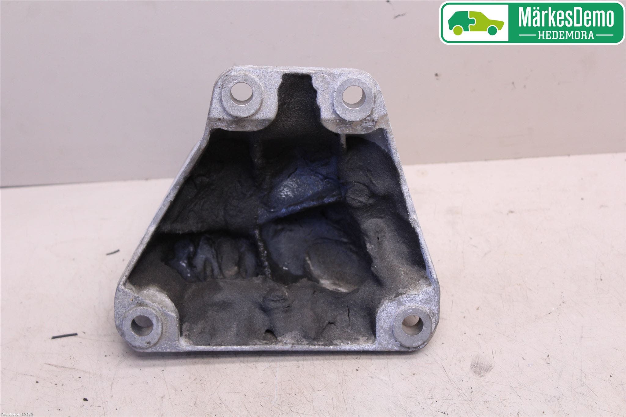 BMW 5 F10/F11/F18 09-17 Motorfäste