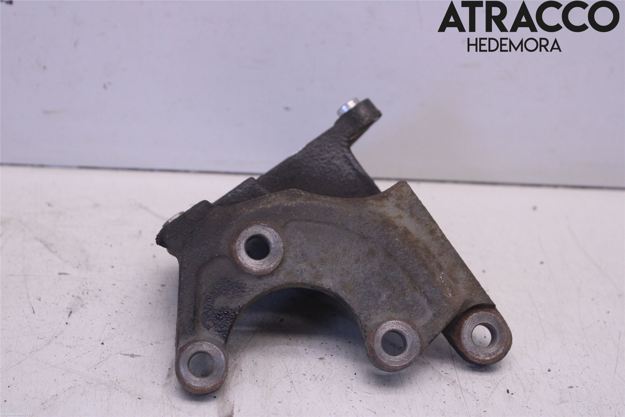 Suzuki GRAND VITARA II 06-14 Styrservopumpsfäste