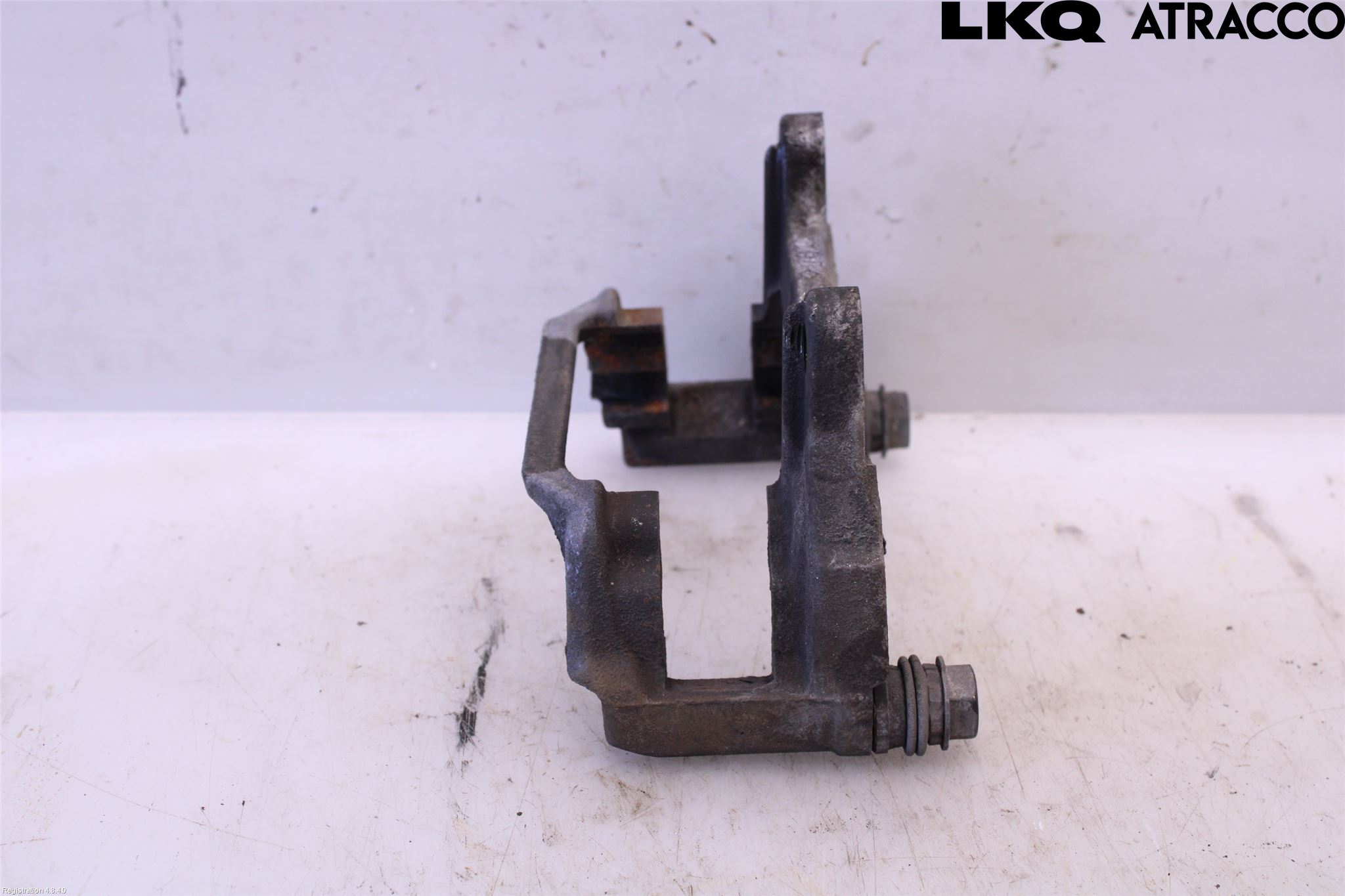 Audi A6 F2/C8 19- Bromsokshållare