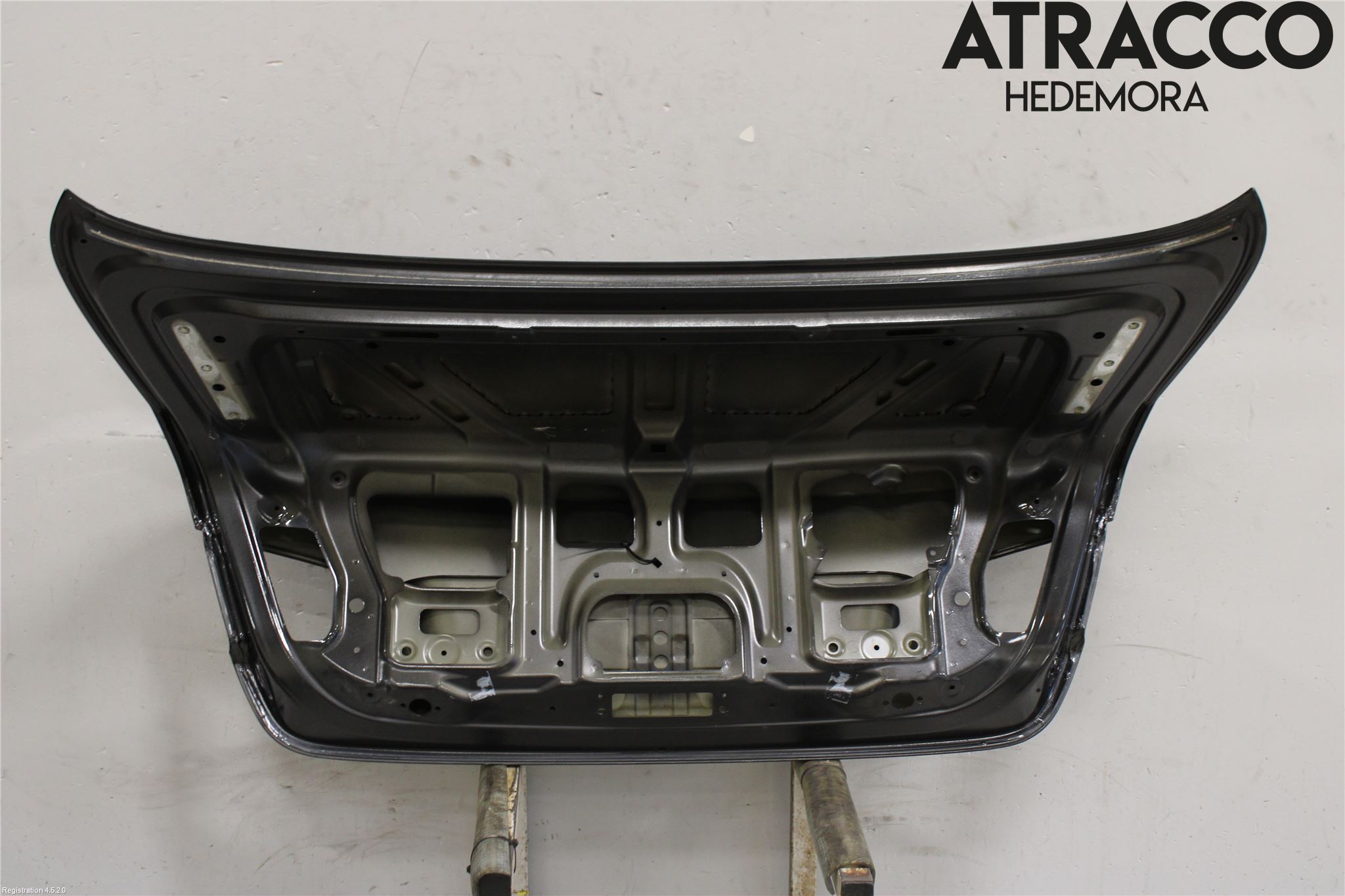 BMW 5 F10/F11/F18 09-17 Baklucka (Ej Med Ruta)