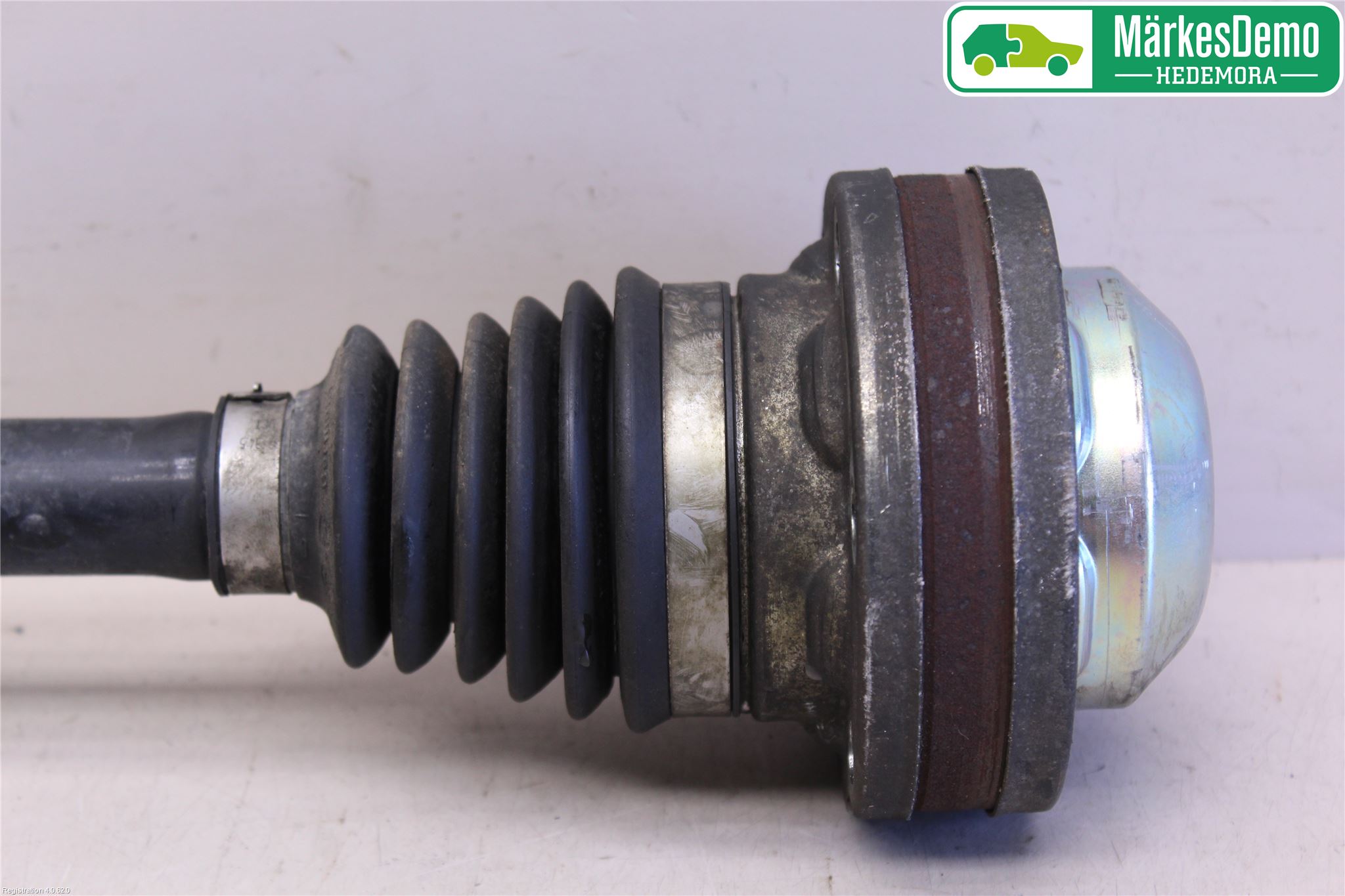 Volkswagen VW CADDY 11-15 Drivaxel Fram Vänster