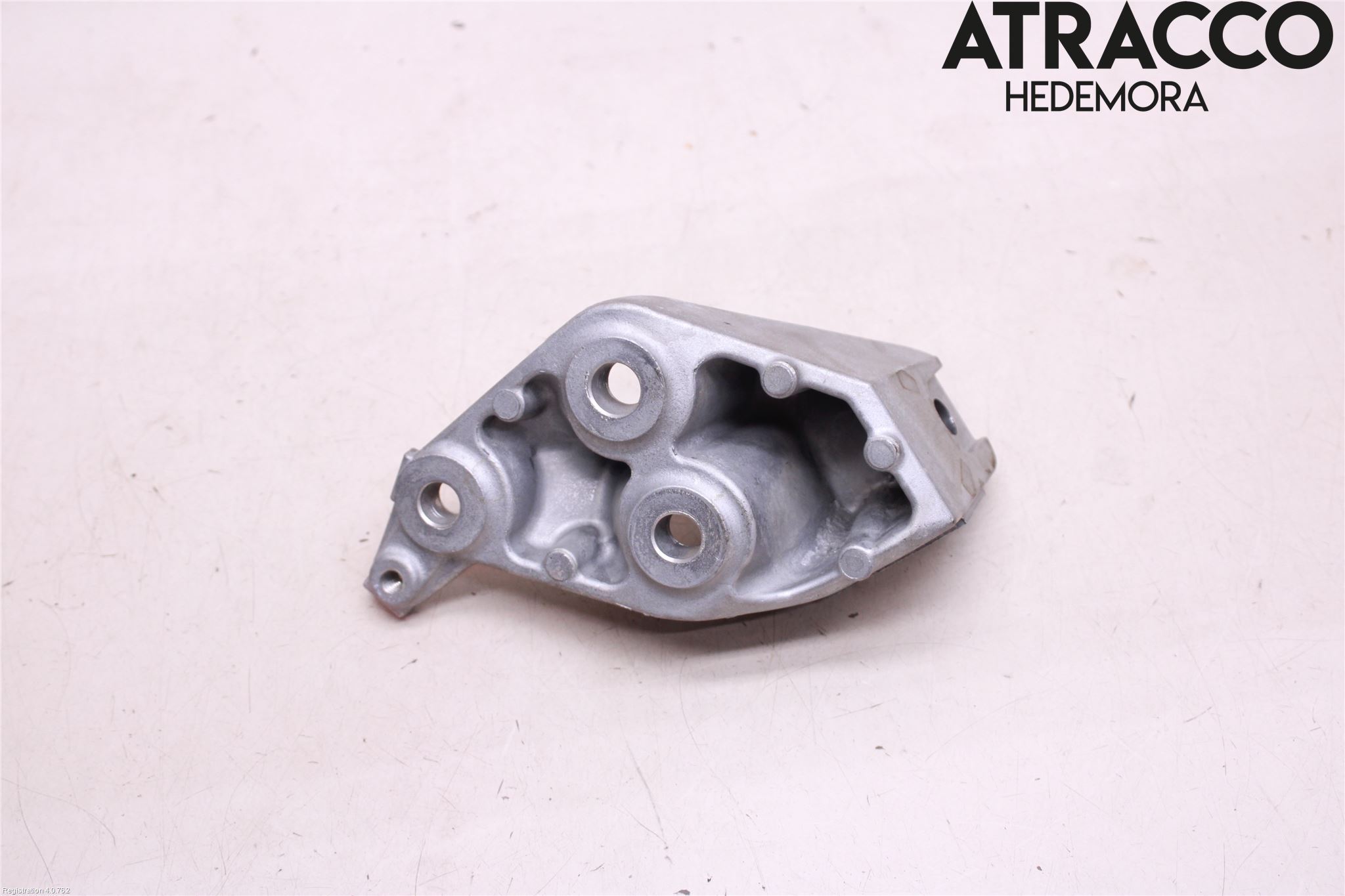 Toyota RAV4 19- Växellådsfäste