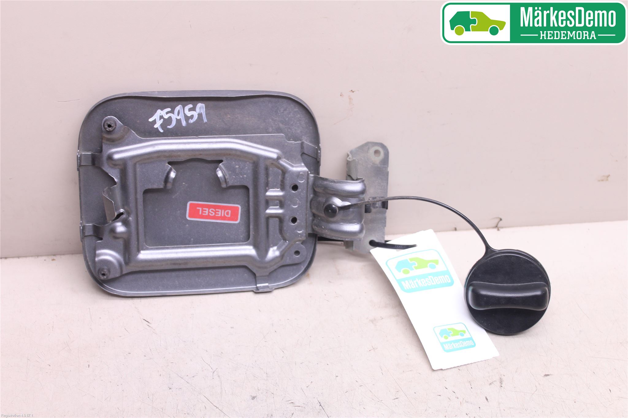 Nissan QASHQAI+2  10-14 Tanklucka