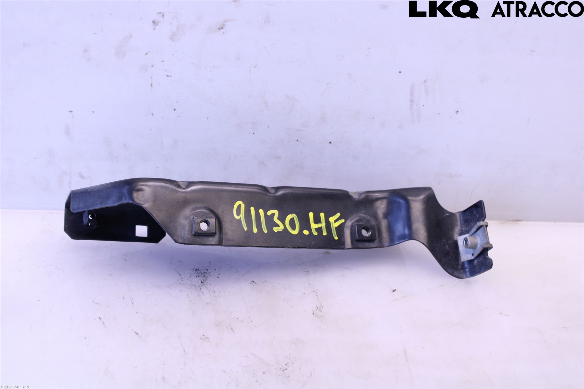 Audi 80/S2 92-95 Skärmfäste Fram Hö