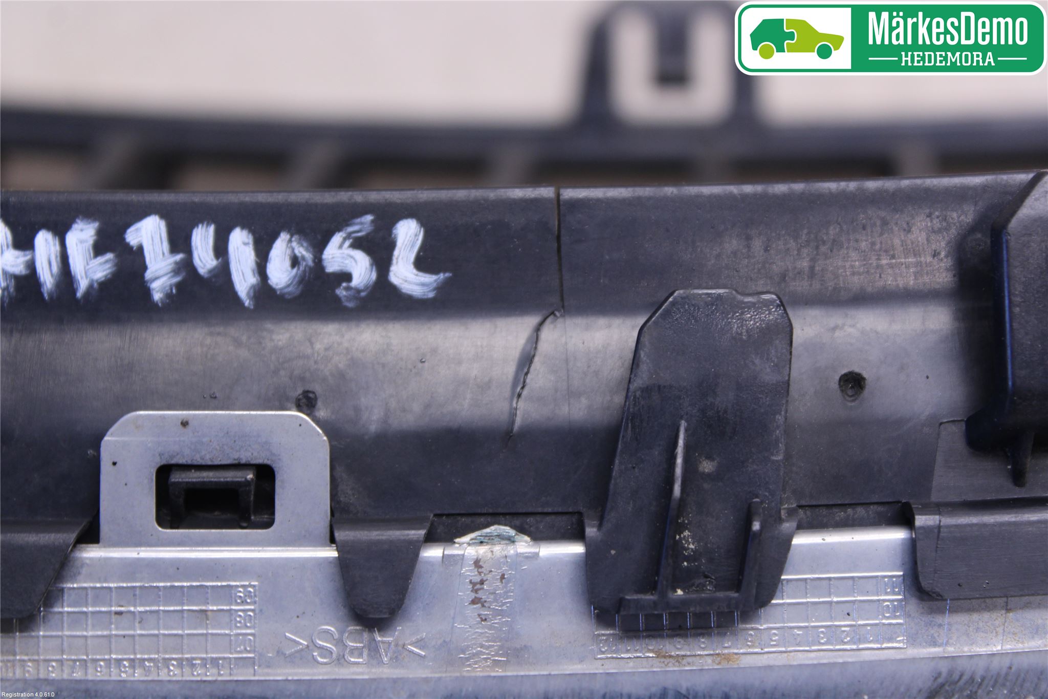 BMW 3 E90/91 SED/TOU 05-12 Grilldel Höger