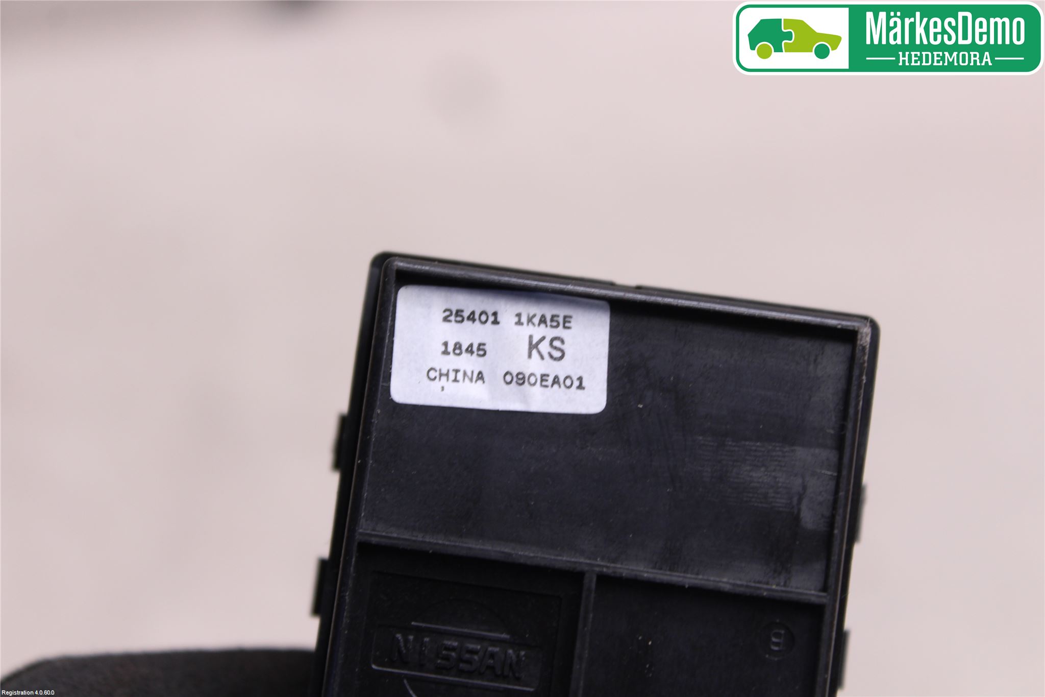 Nissan JUKE 14-19 Strömställare Elhiss