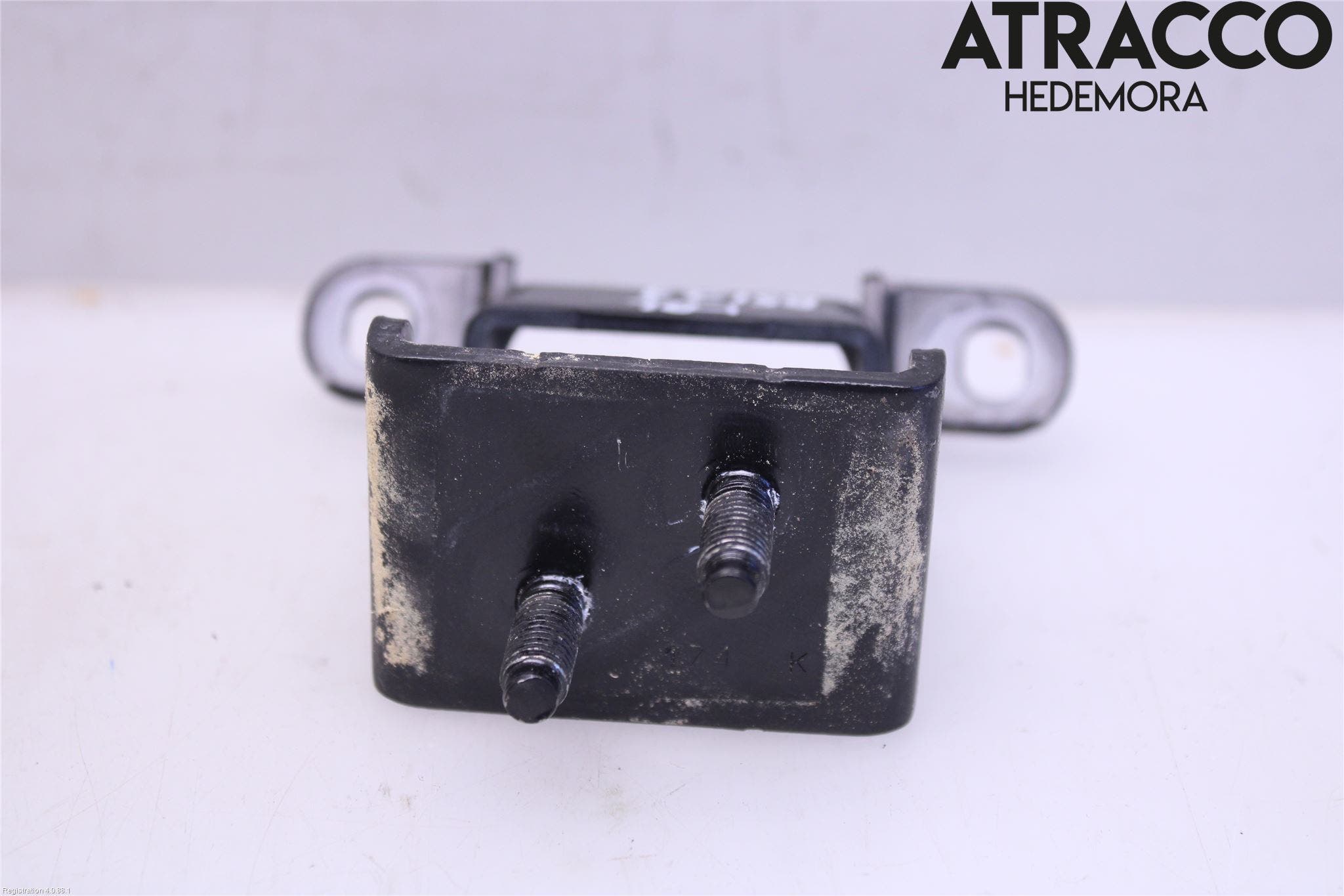 Volvo V90 17->> Bakluckegångjärn Hö