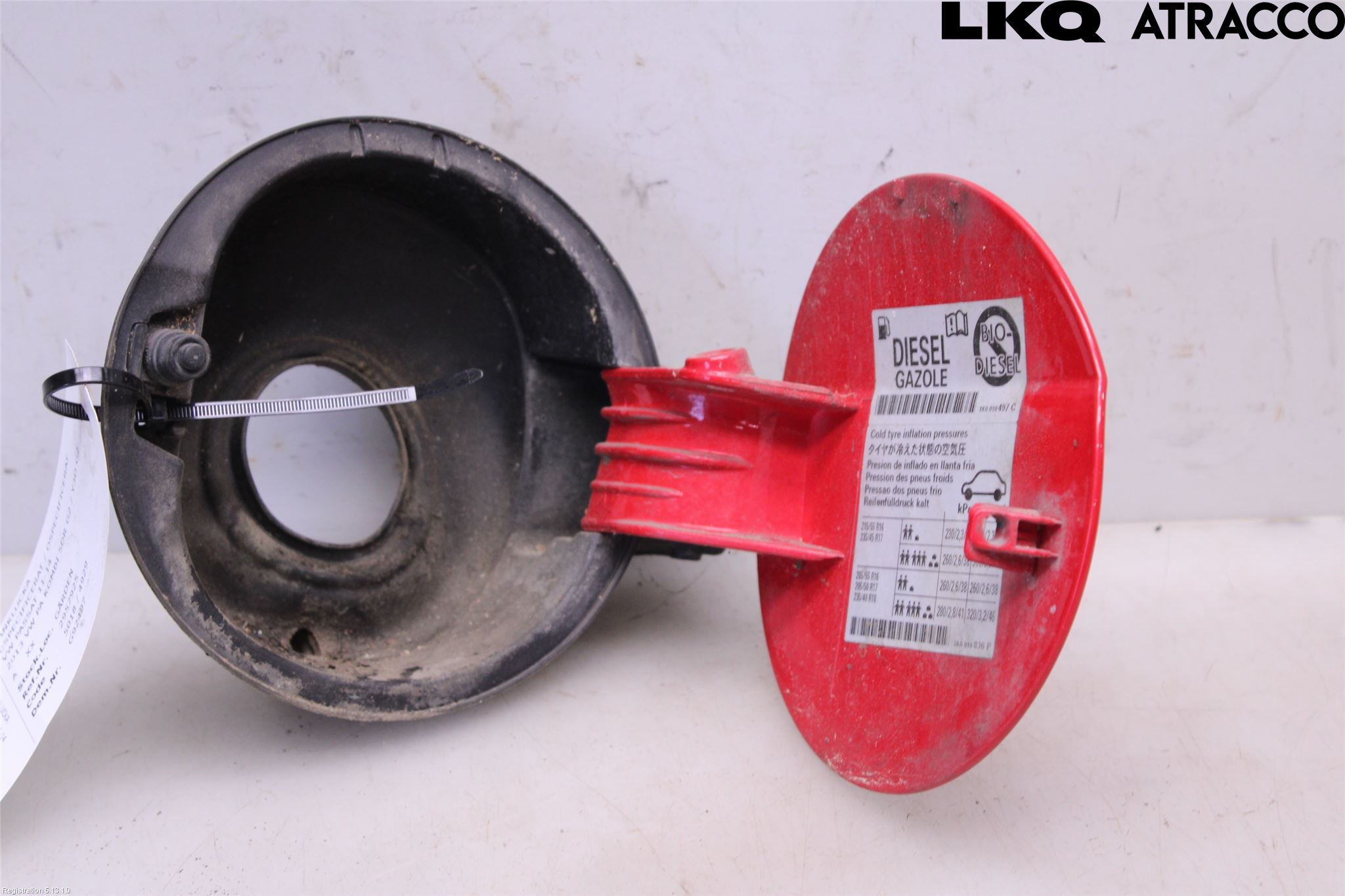 Volkswagen VW PASSAT 11-14 Tanklucka